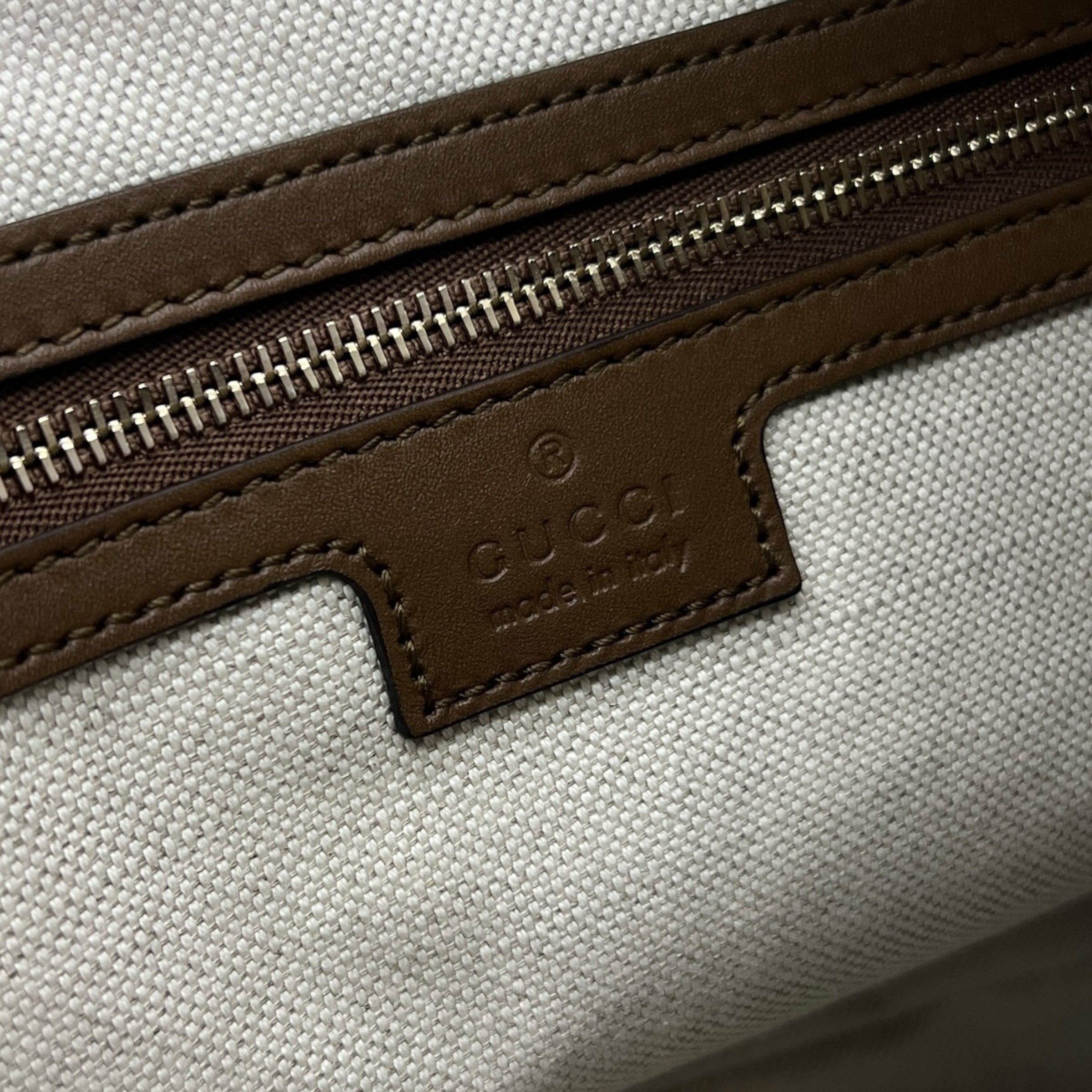 Borsa a spalla Gucci B misura media