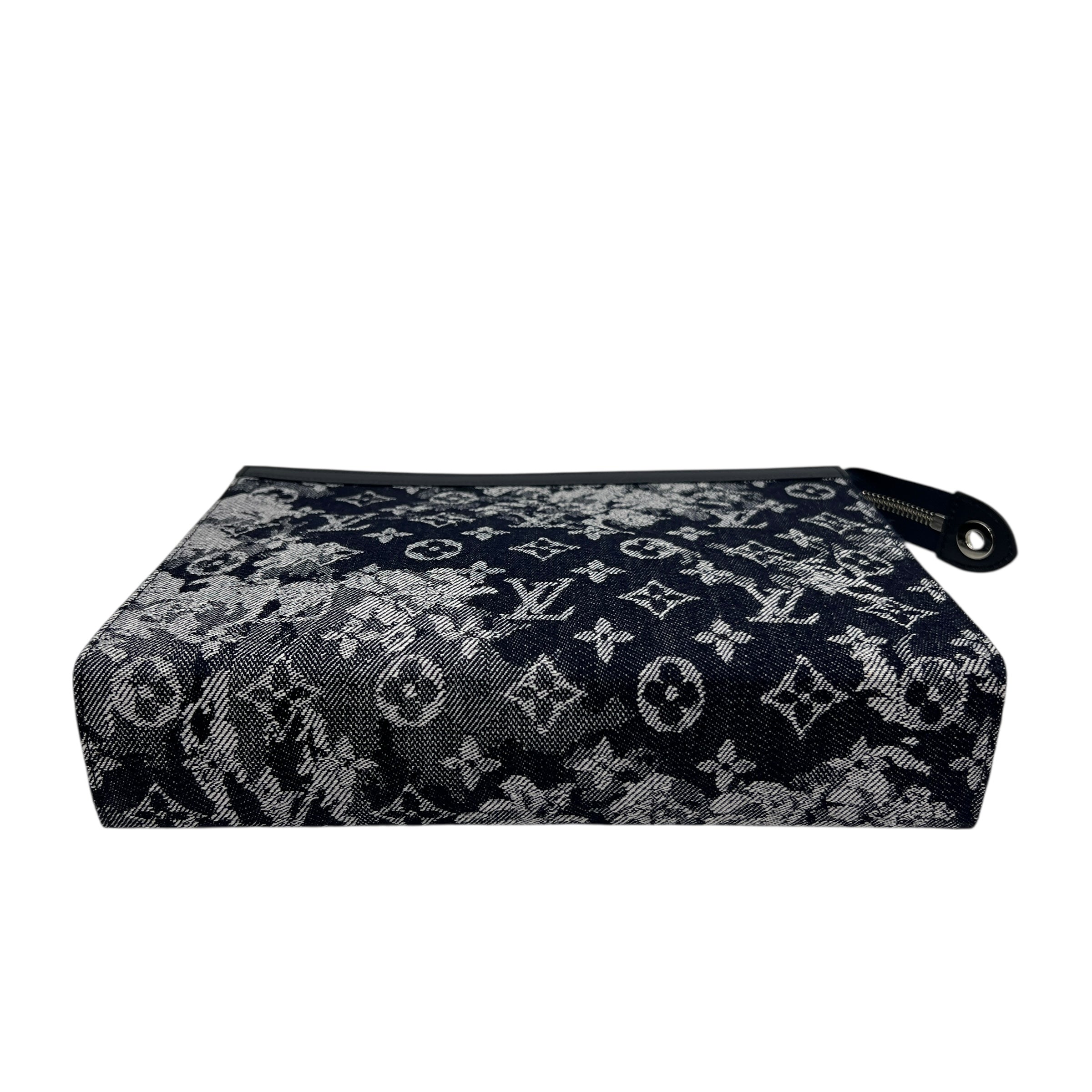 Pochette Voyage MM Monogram Tapestry