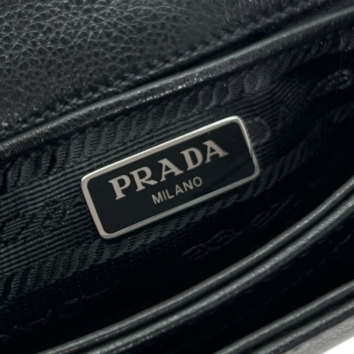 PRADA BORSA IN PELLE CON CATENA