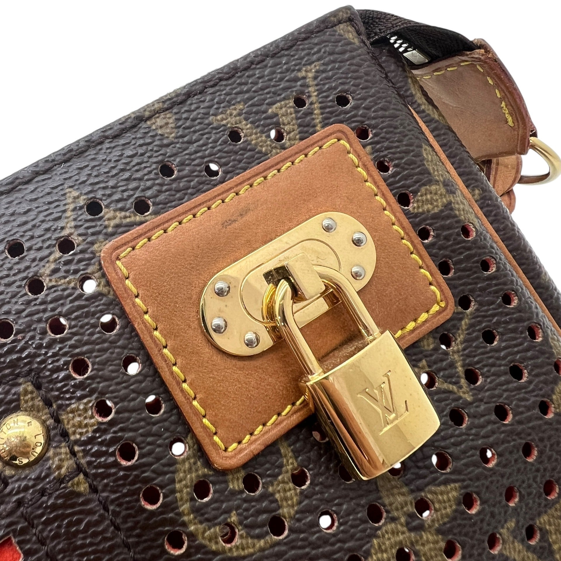 LOUIS VUITTON POCHETTE ACCESSOIRE TRAFORATA