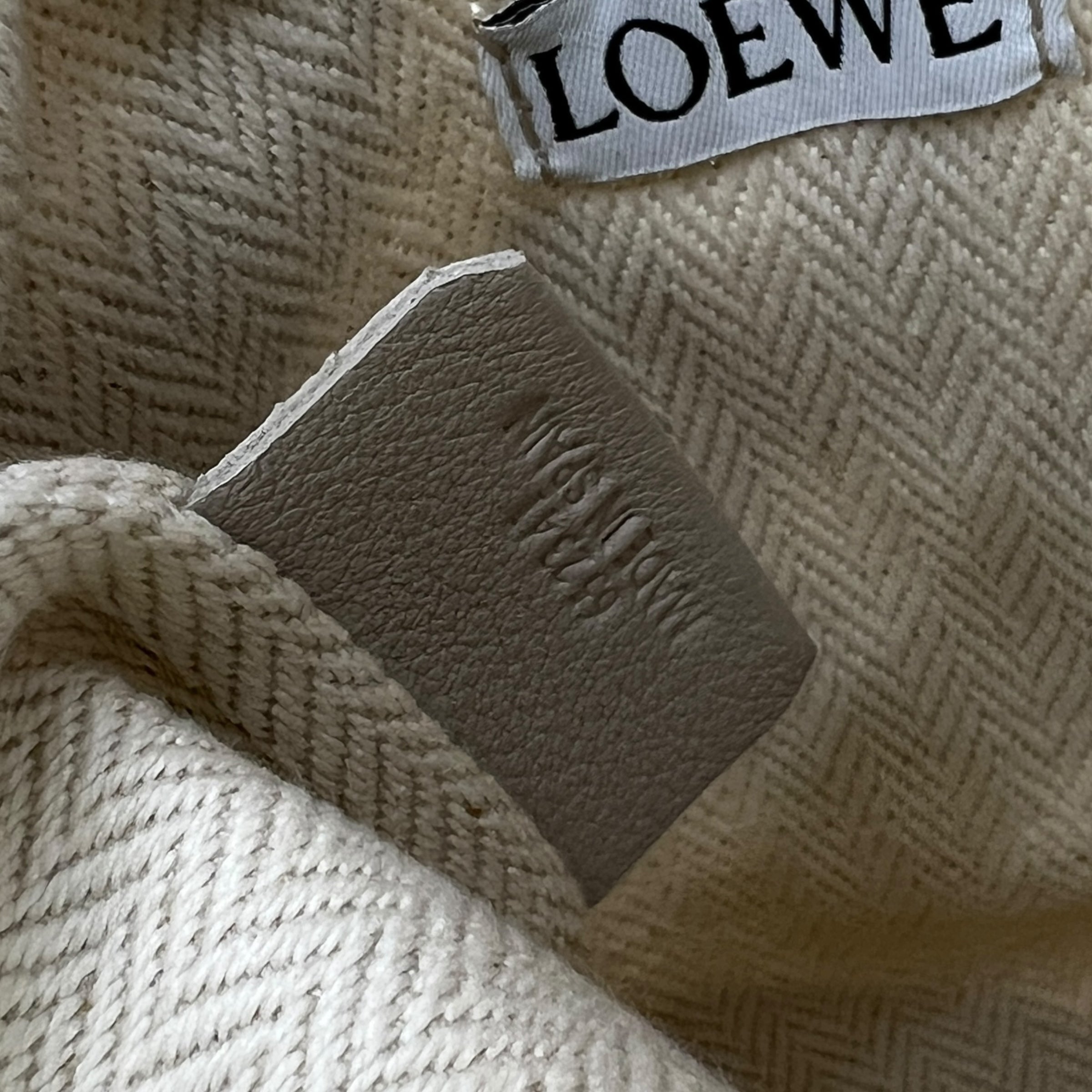 Borsa a tracolla Anagram Cut Out