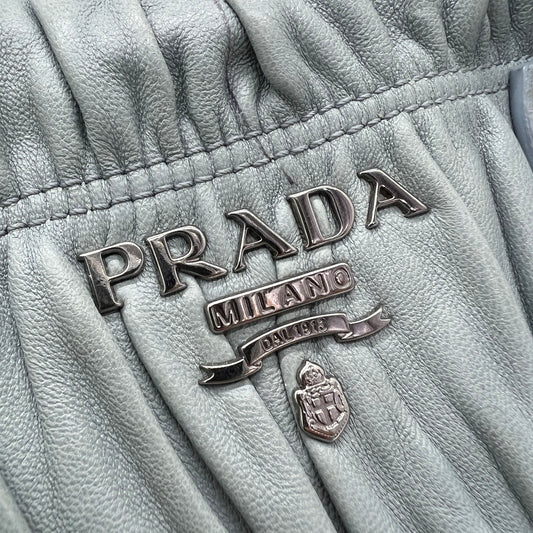 PRADA BORSA IN NAPPA GOFFRATA CON TRACOLLA