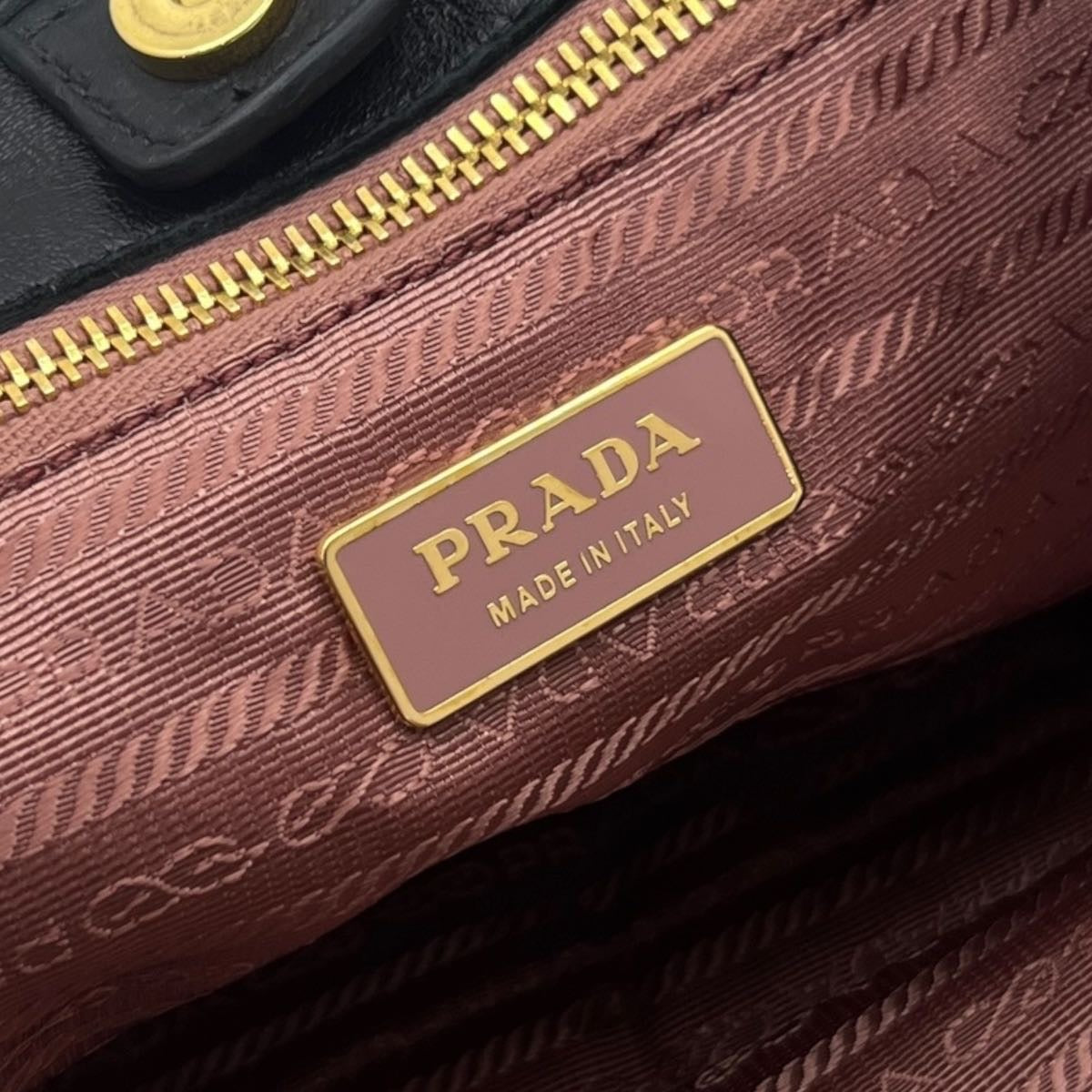 PRADA BORSA IN NYLON CON FIOCCO