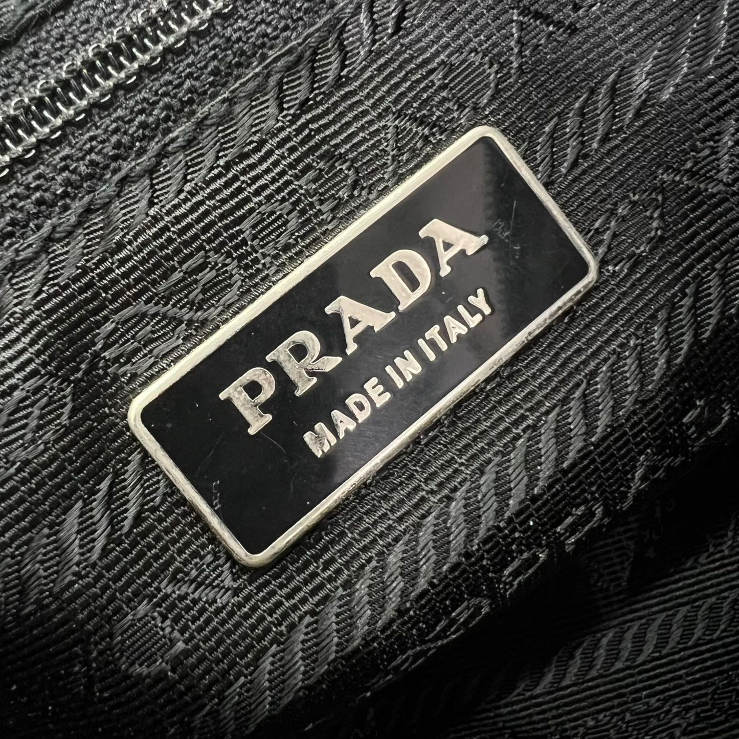 PRADA BORSA A TRACOLLA IN NYLON