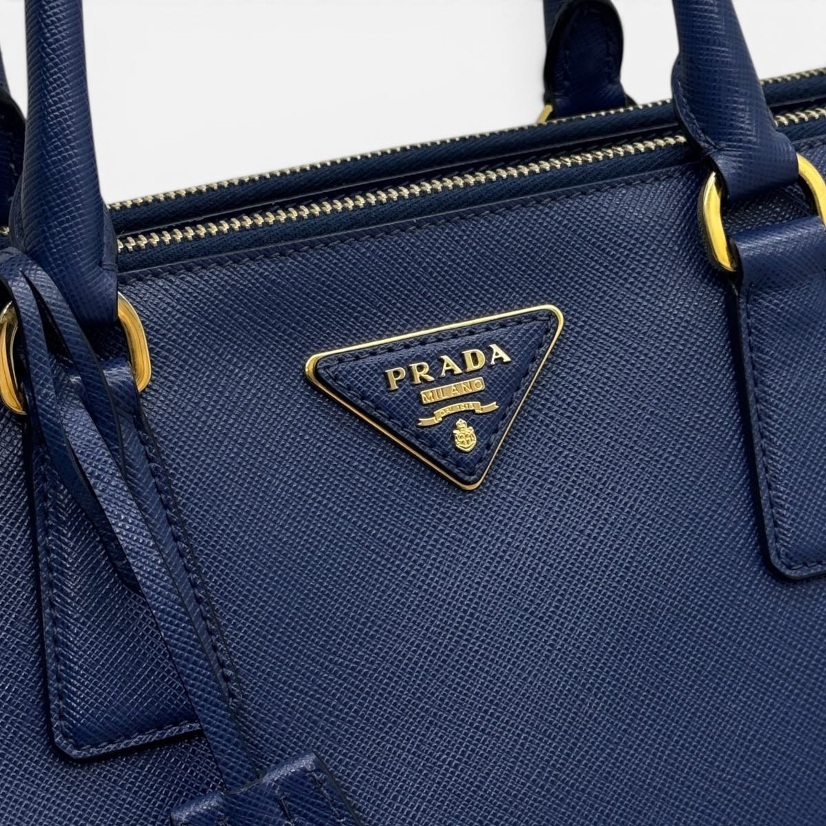 Galleria large a mano in pelle Saffiano