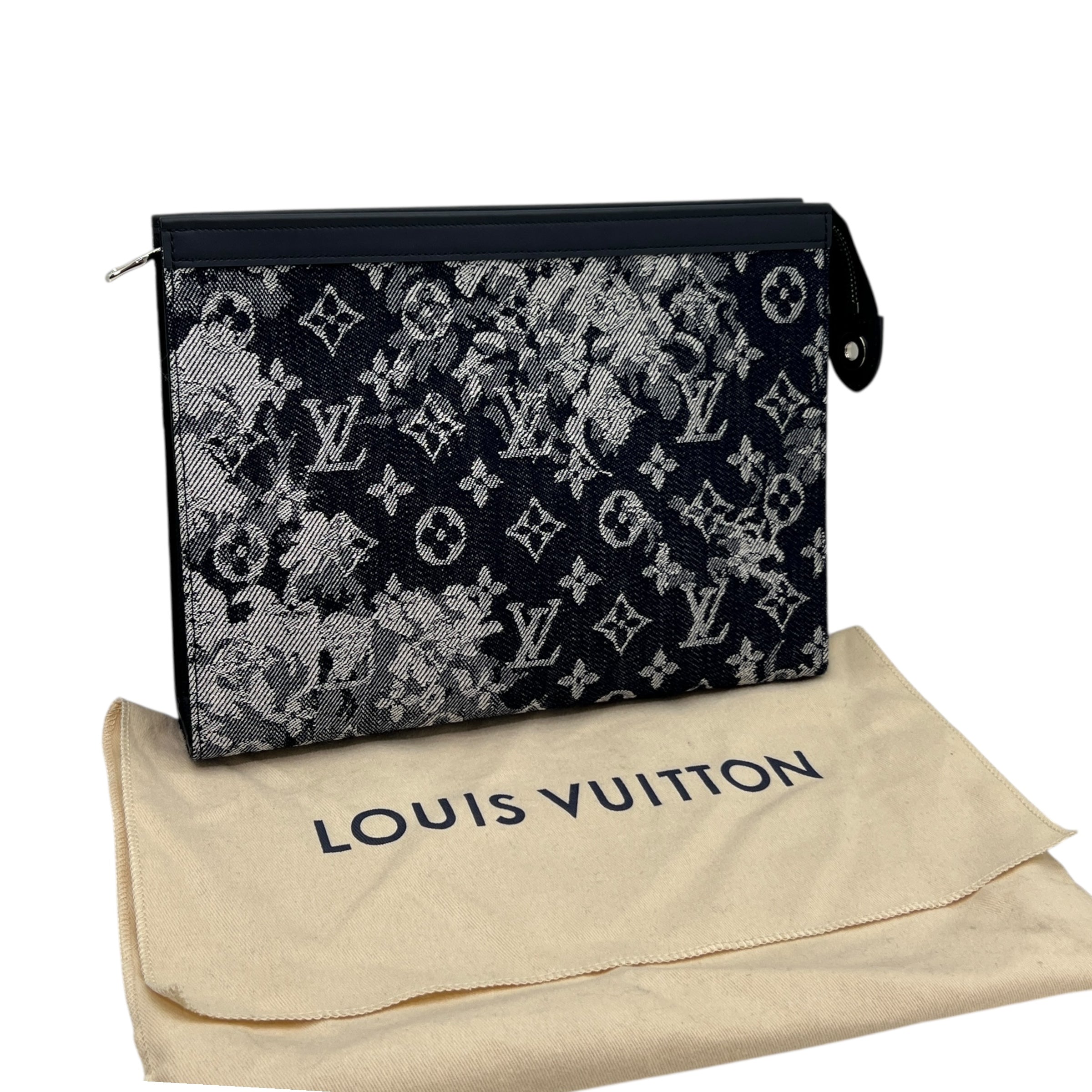 Pochette Voyage MM Monogram Tapestry