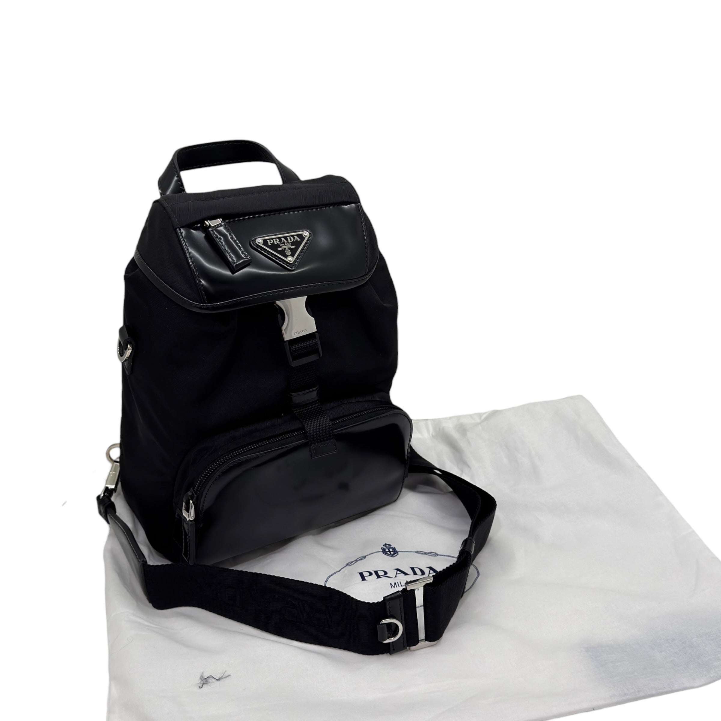 Zaino monospalla in Re-Nylon e pelle spazzolata