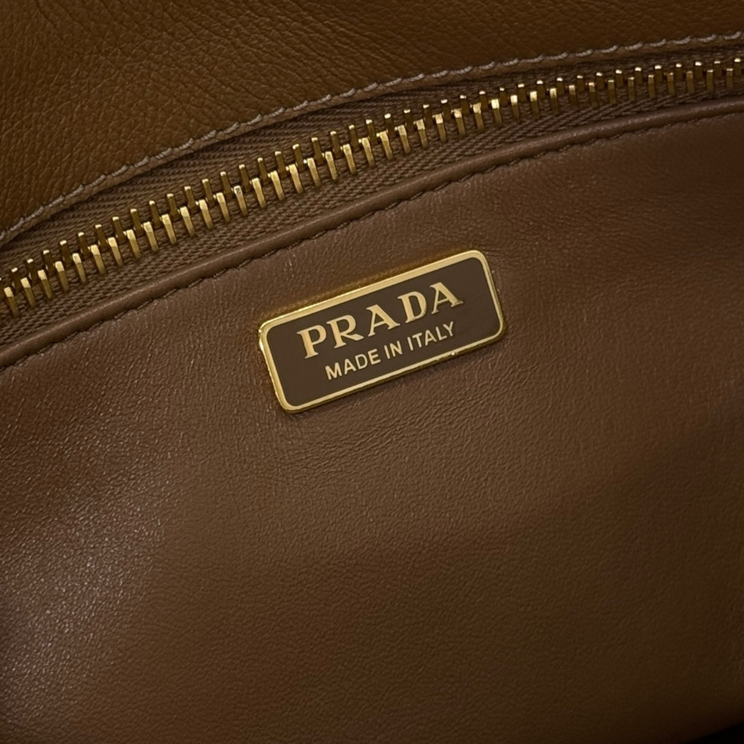 Borsa Prada Galleria medium in pelle