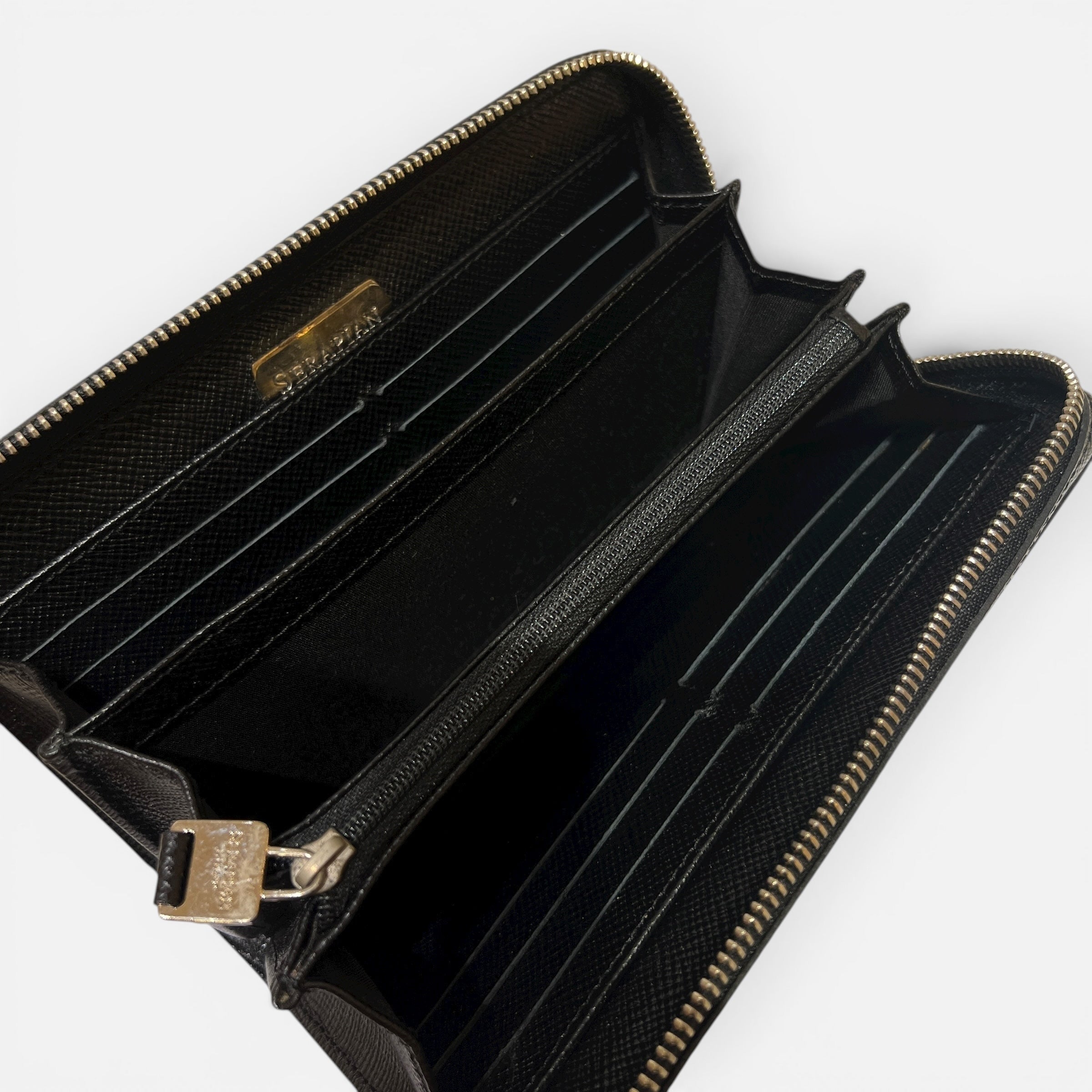 Portafoglio con zip in Saffiano