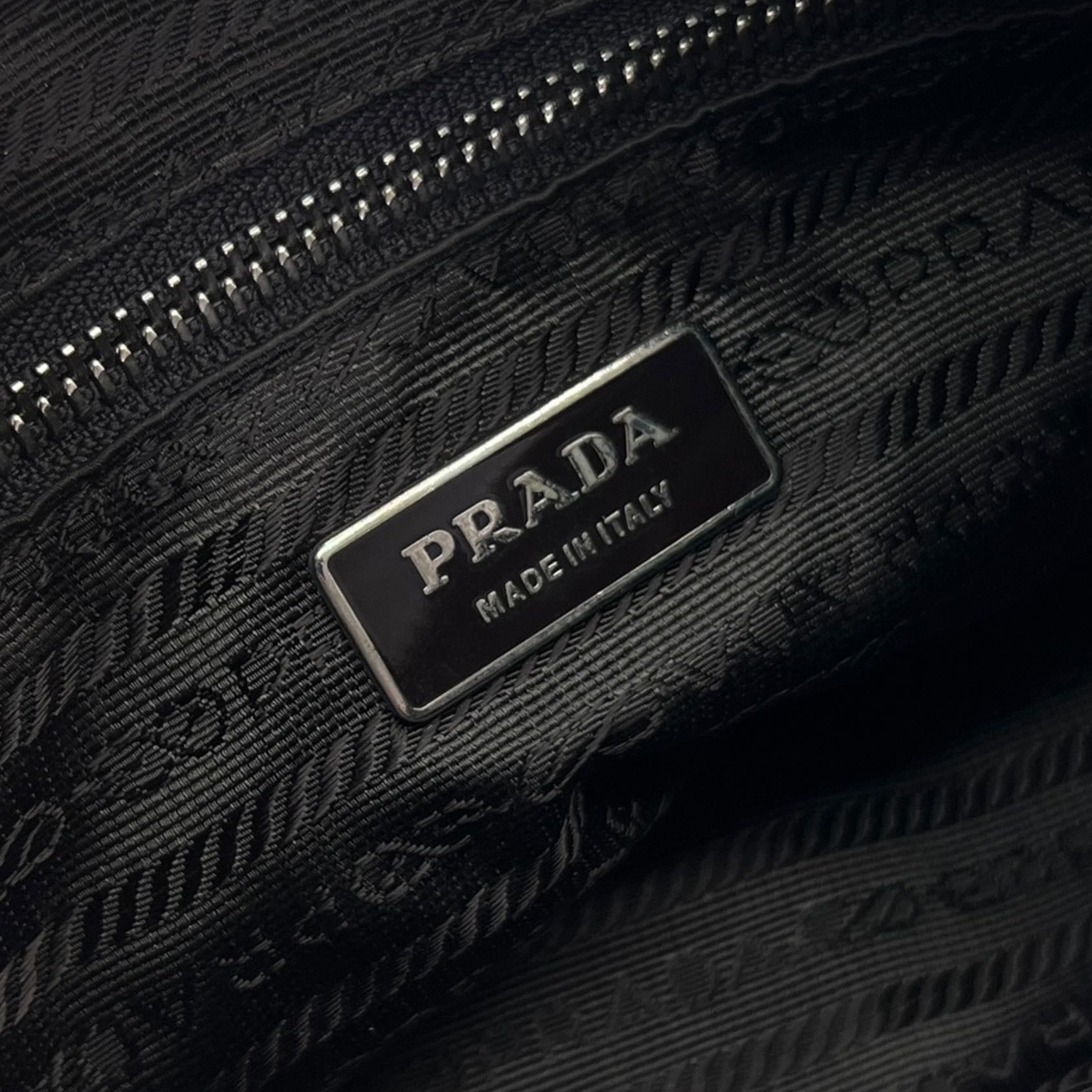 PRADA BORSA A SPALLA VINTAGE IN NYLON