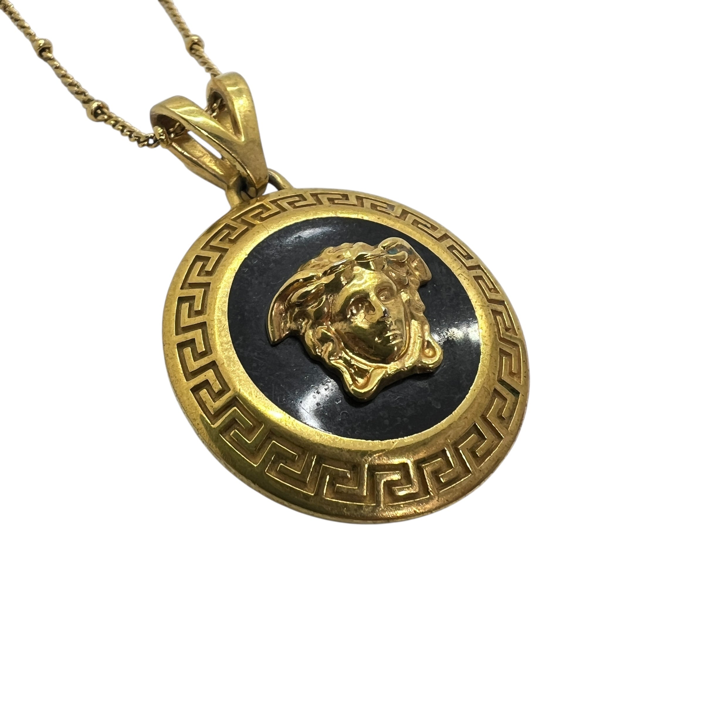 Collana con pendente La Medusa smaltata