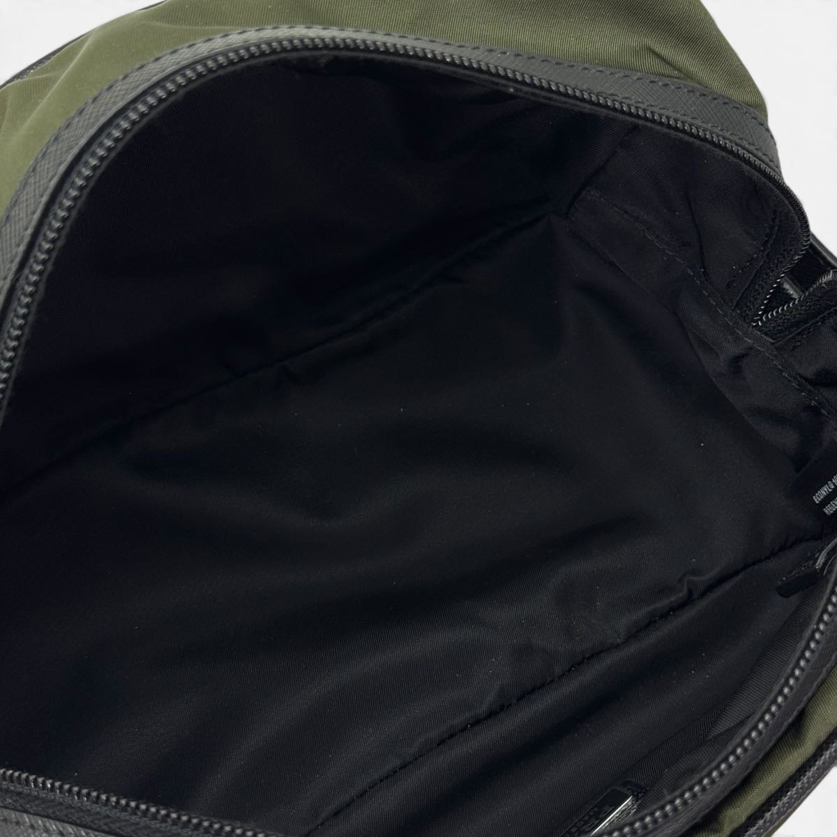 Pouch da viaggio in Re-Nylon e Saffiano