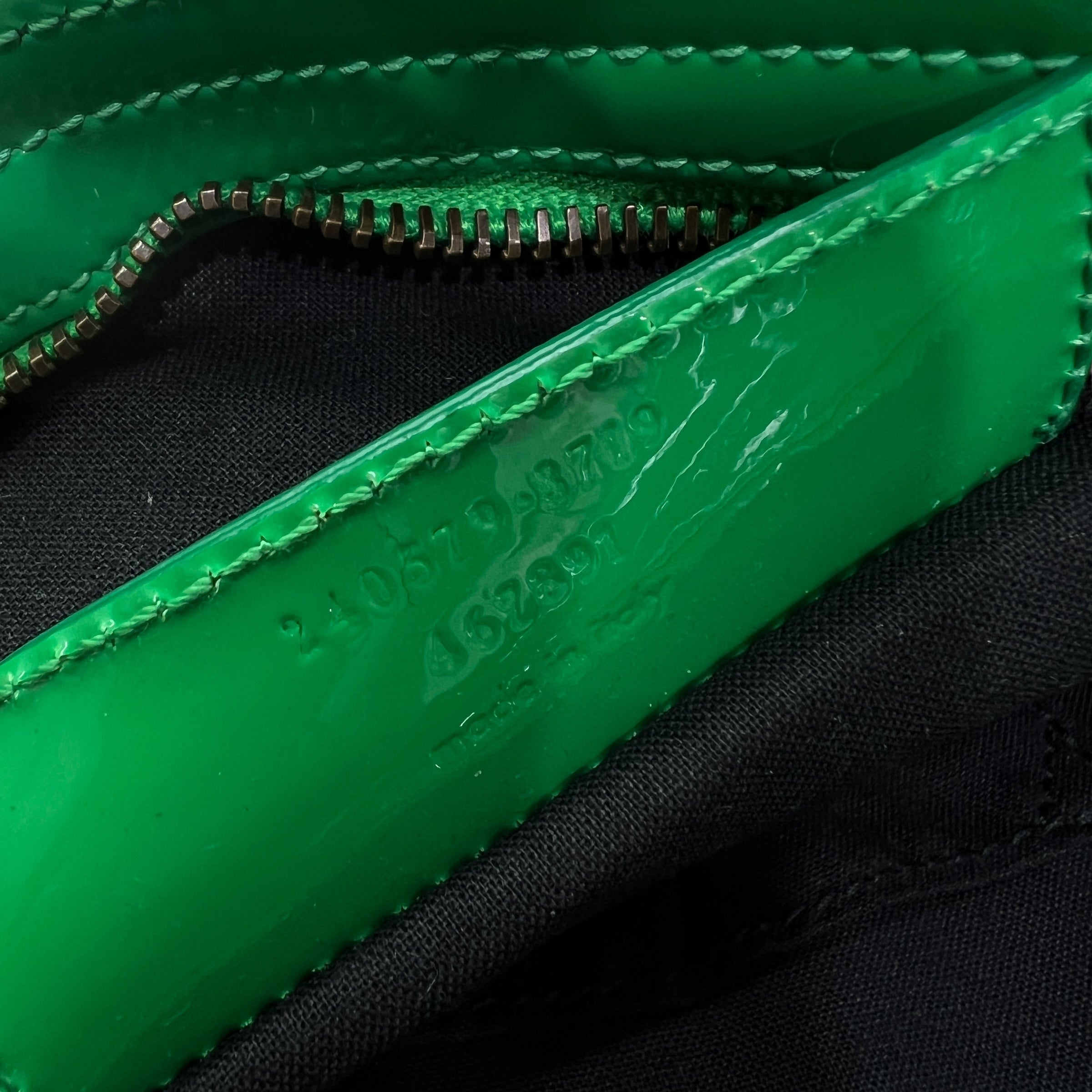 Balenciaga City in vernis verde