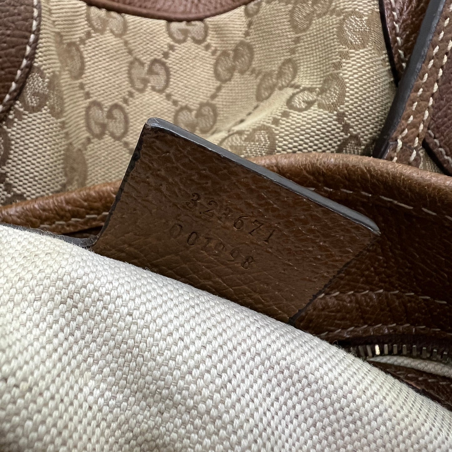 GUCCI BORSA SHOPPING CON ZIP IN TELA GG E PELLE