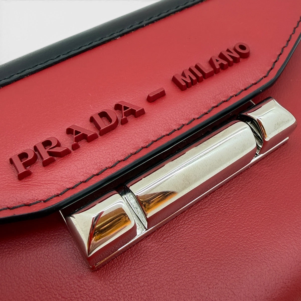 Prada portafoglio con porta carte
