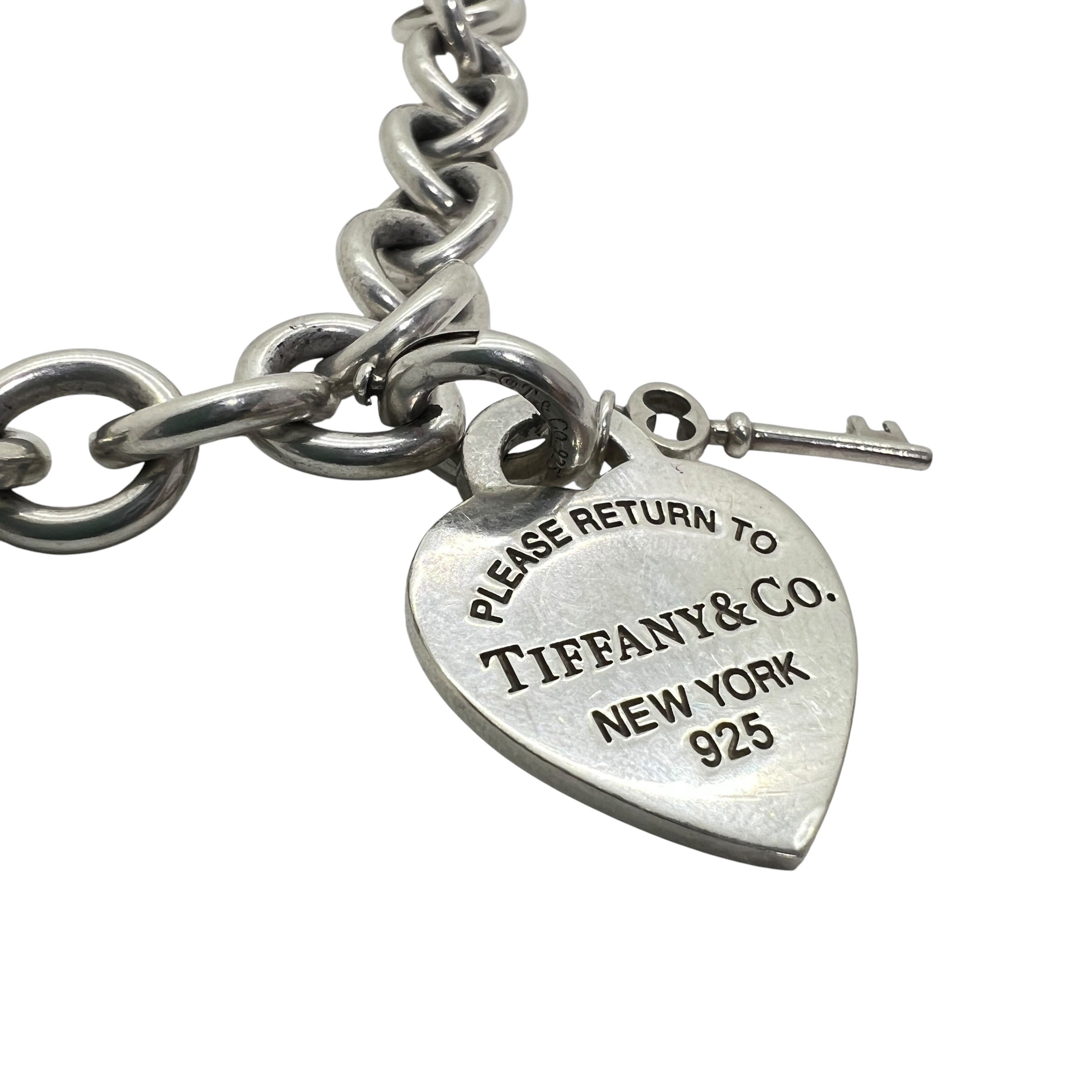 Girocollo con chiusura Toggle e pendenti