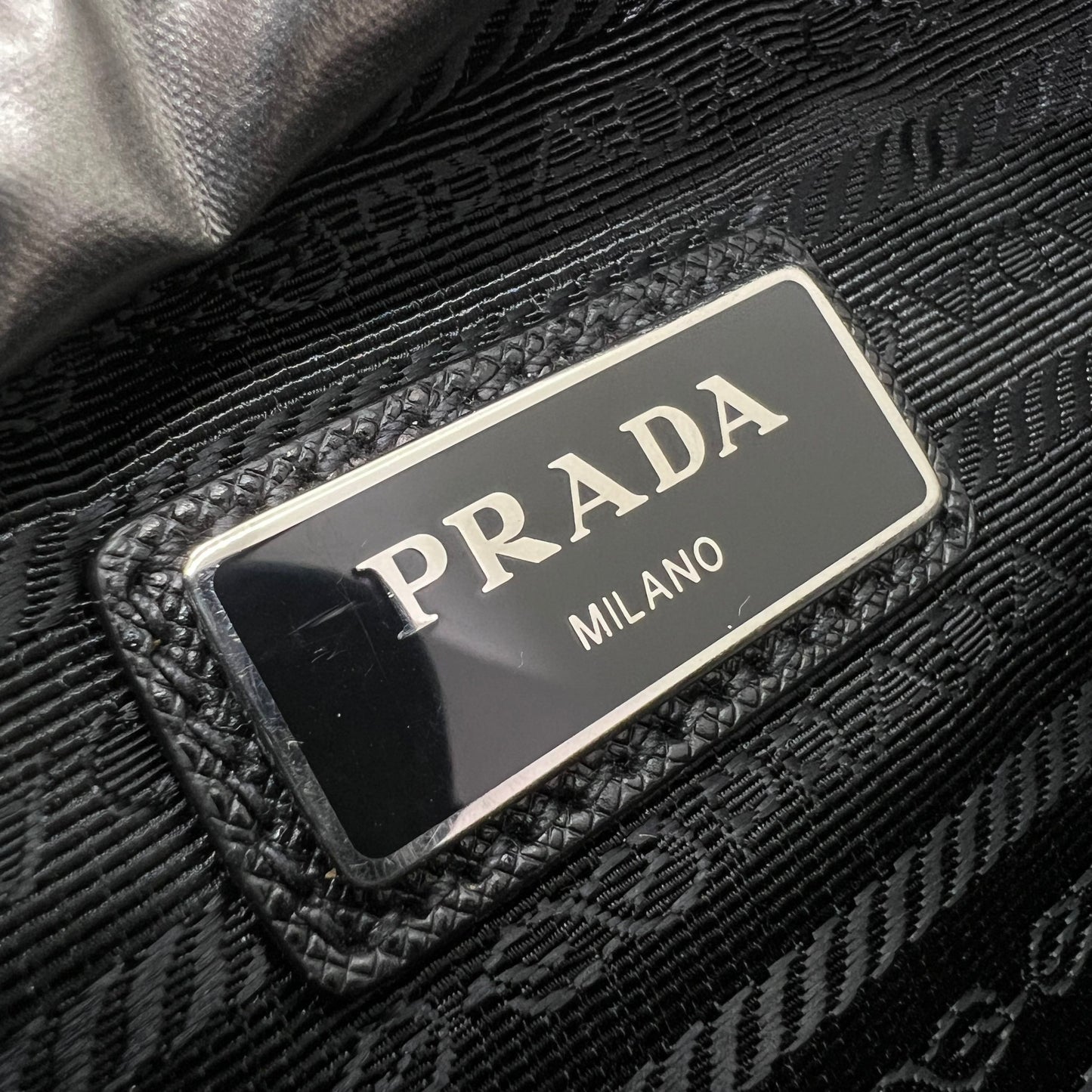 PRADA MARSUPIO IN RE-NYLON ARGENTATO