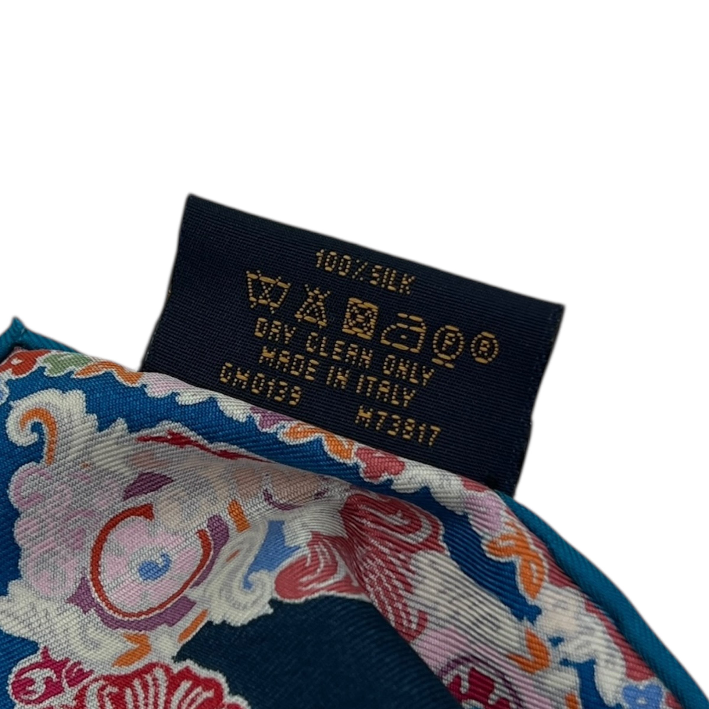 Foulard carré “The World is Yours”