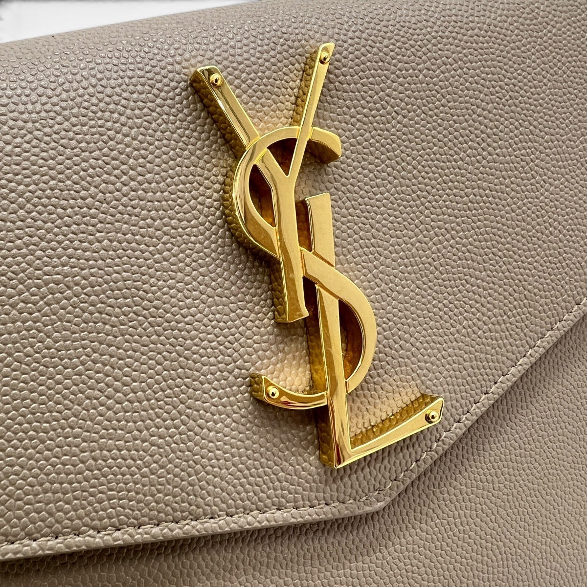 Pochette Uptown in pelle goffrata grain de pudre