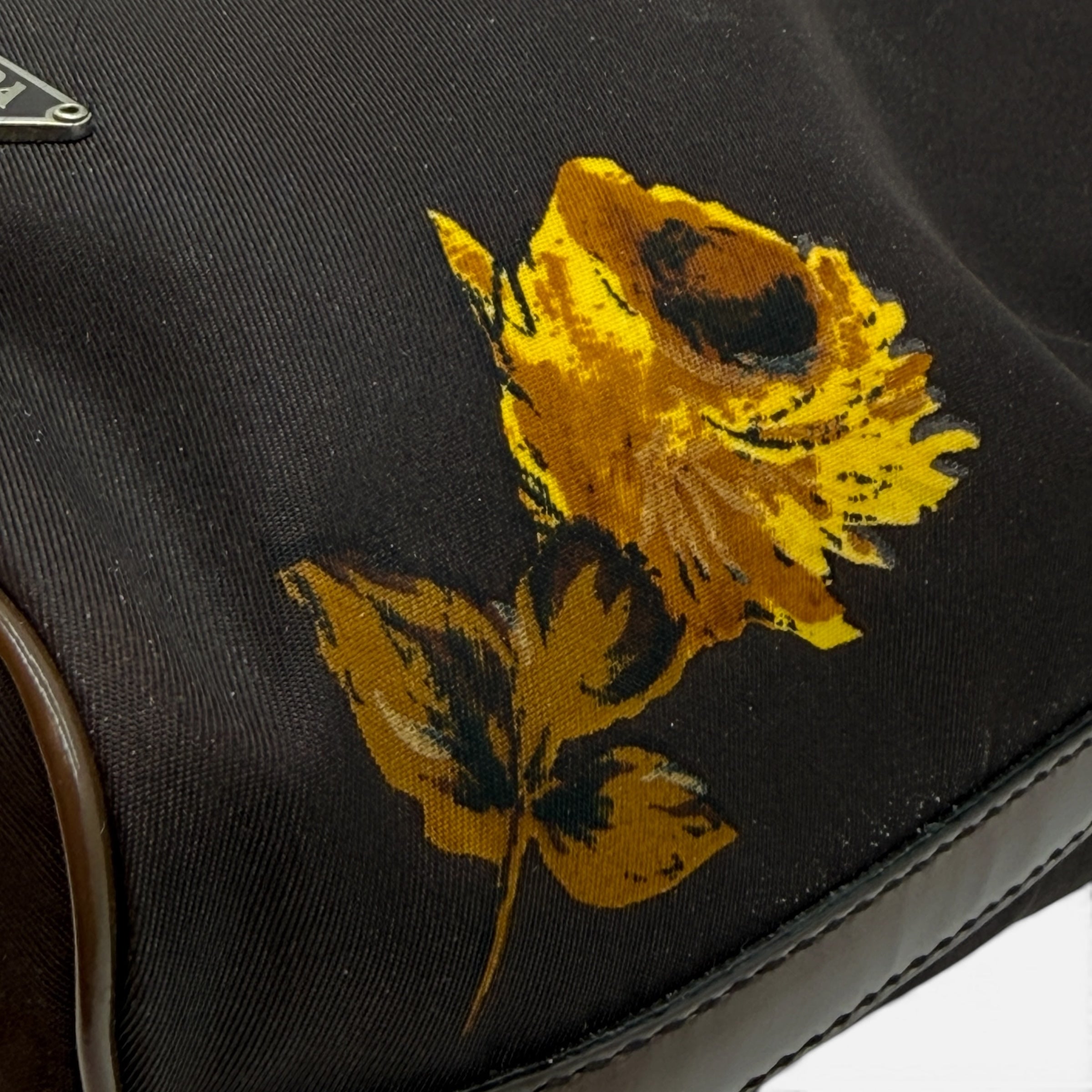 Borsa a secchiello in Re-Nylon