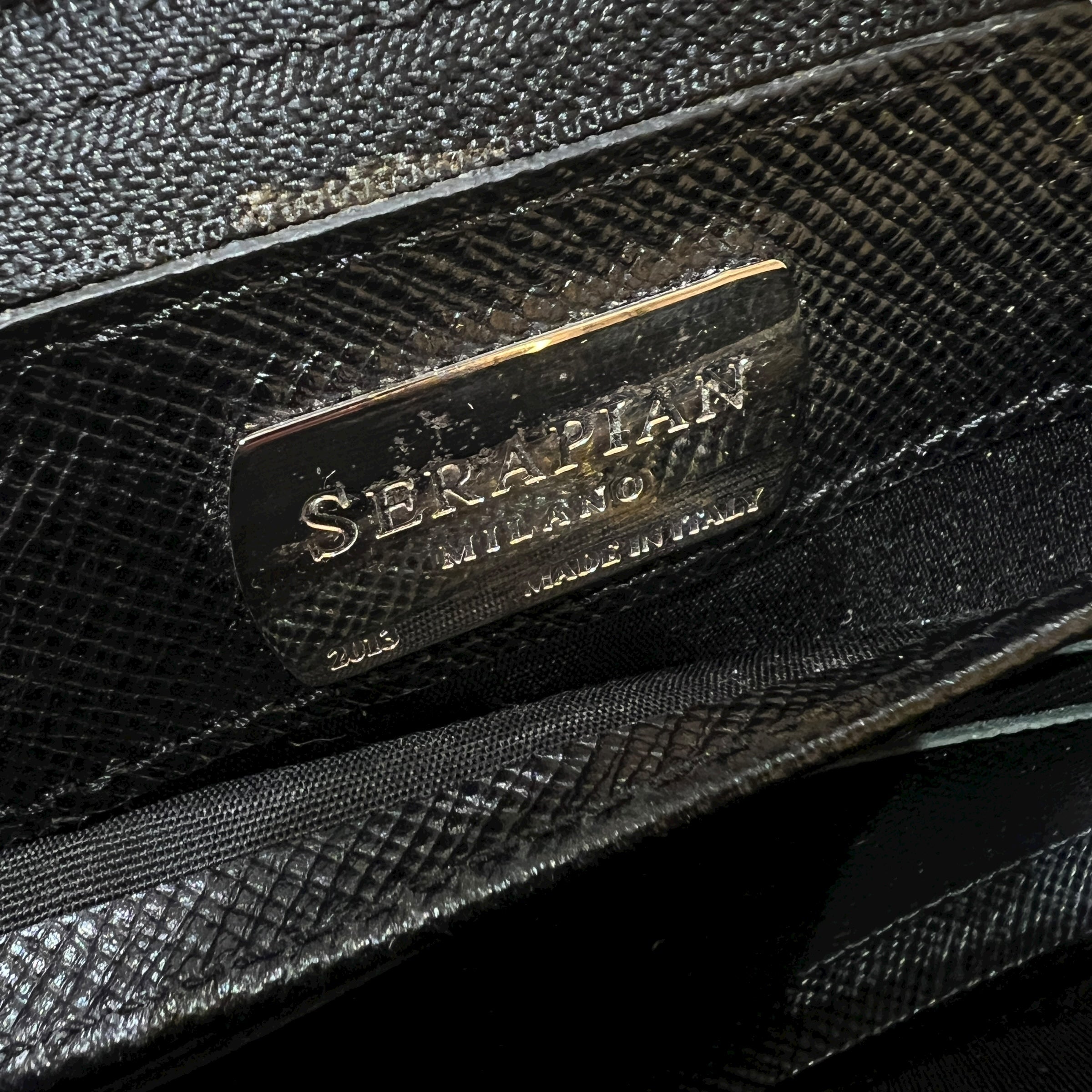 Portafoglio con zip in Saffiano