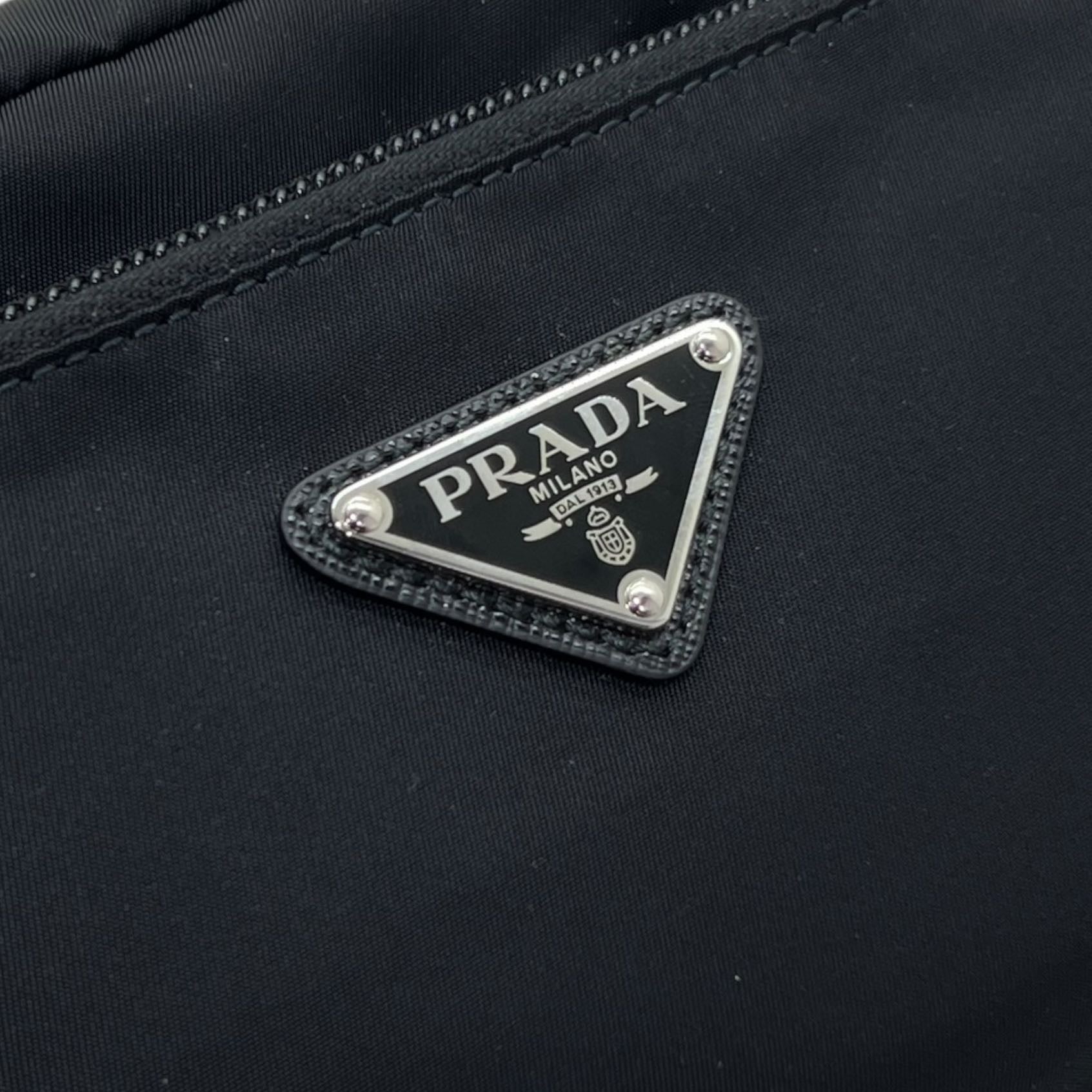 PRADA POUCH DA VIAGGIO IN RE-NYLON E SAFFIANO