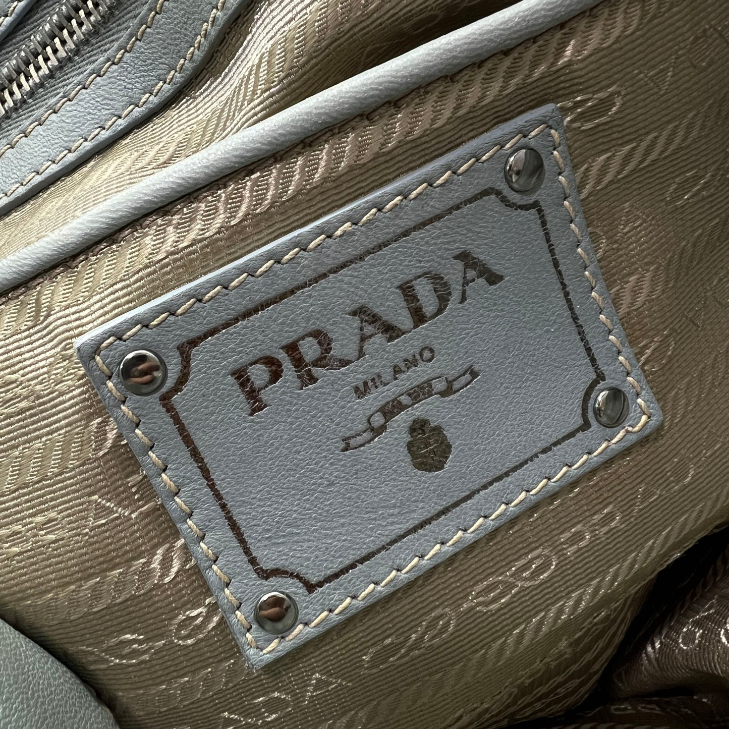 PRADA BORSA IN NAPPA GOFFRATA CON TRACOLLA