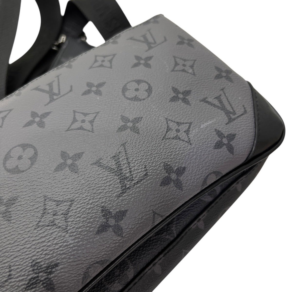 LOUIS VUITTON TRIO MESSENGER