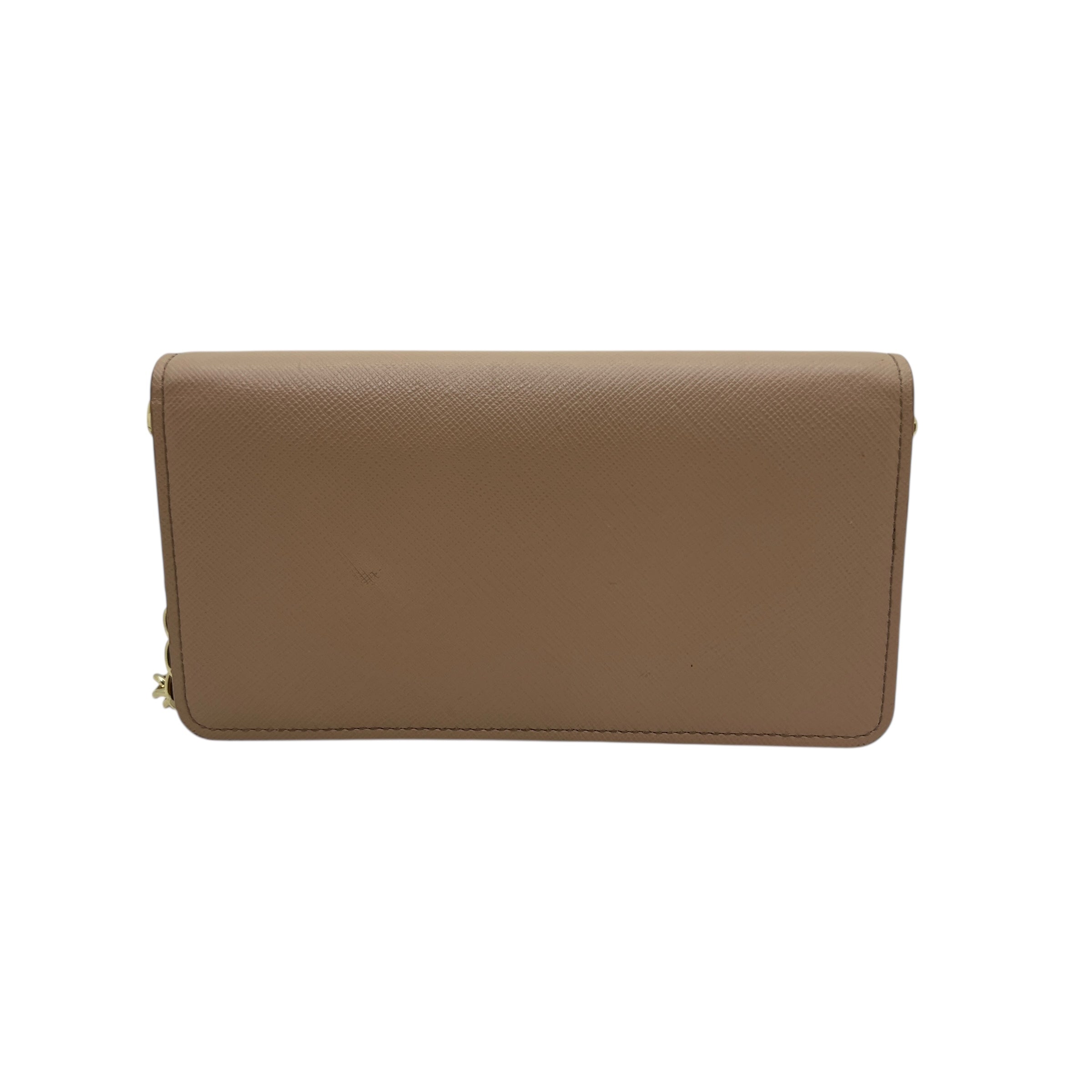 Portafoglio con catena in pelle Saffiano