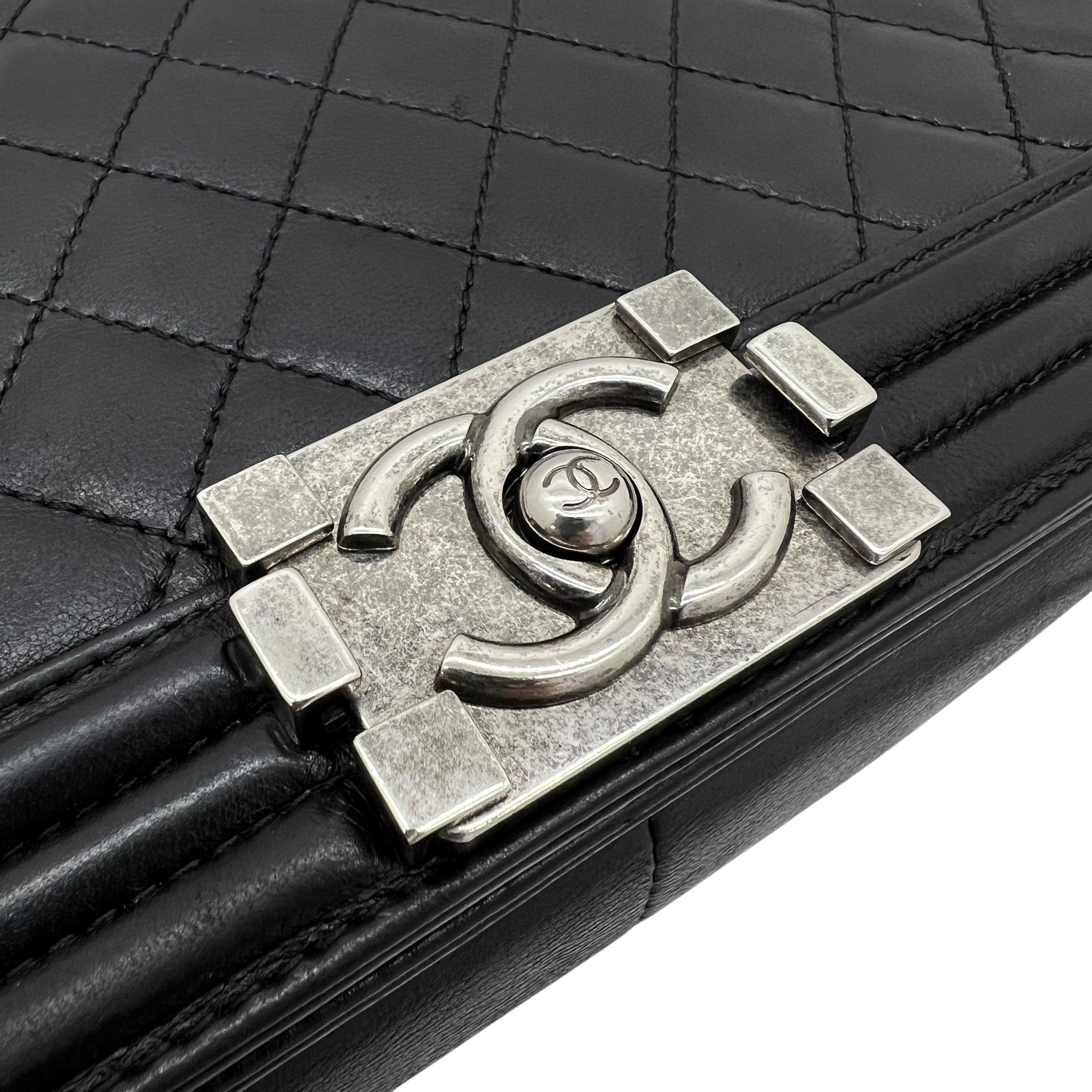 Boy Large in agnello