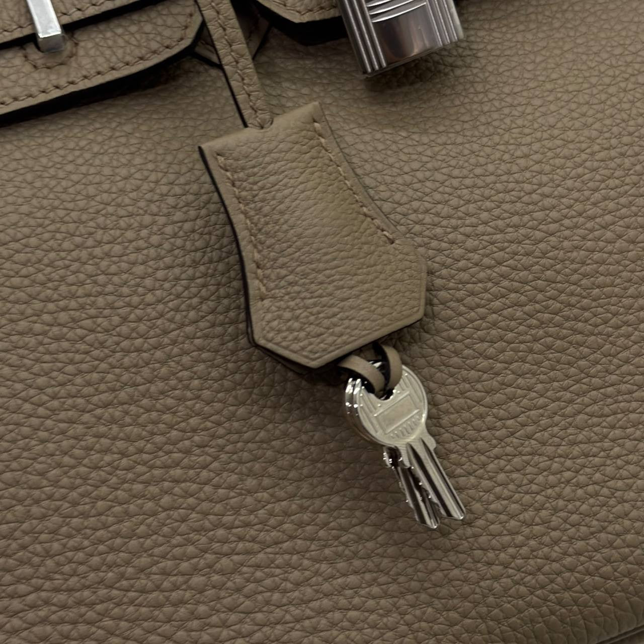 Birkin 25 Togo Beige Marfa 2025 - Nuova con pellicole