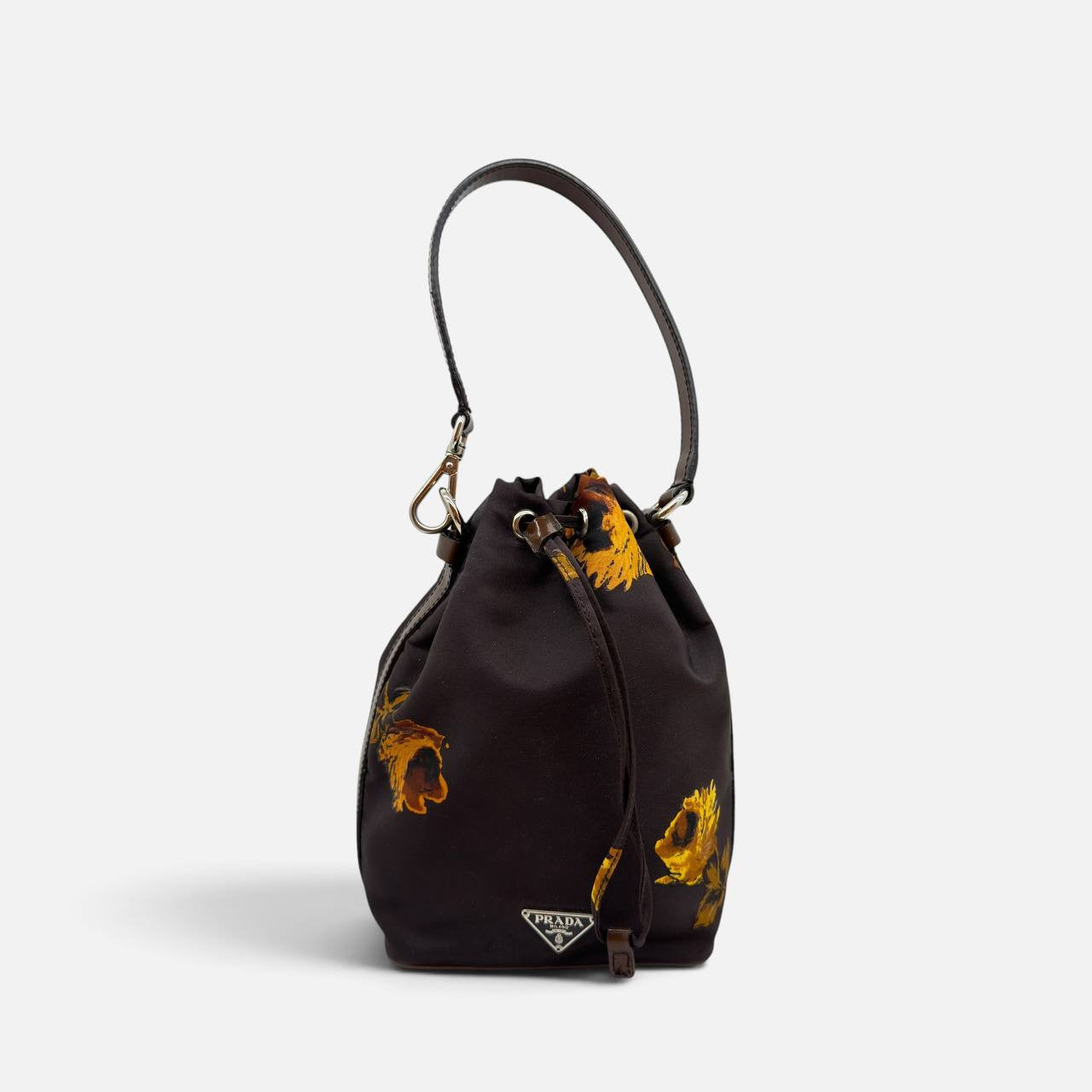 Borsa a secchiello in Re-Nylon