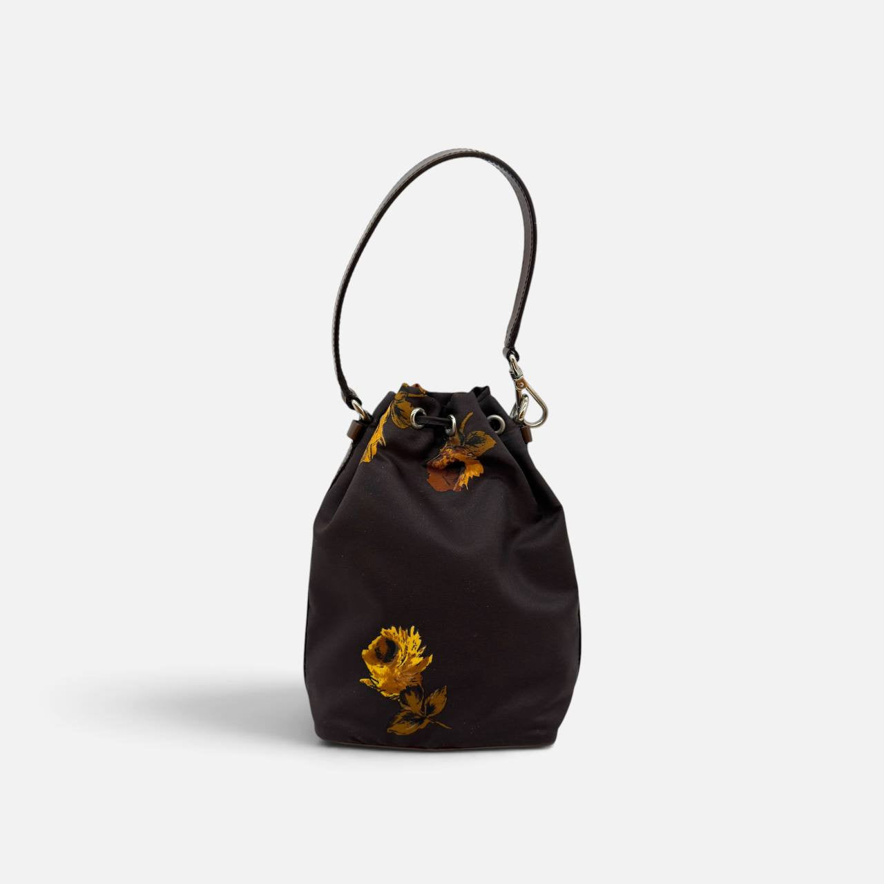 Borsa a secchiello in Re-Nylon
