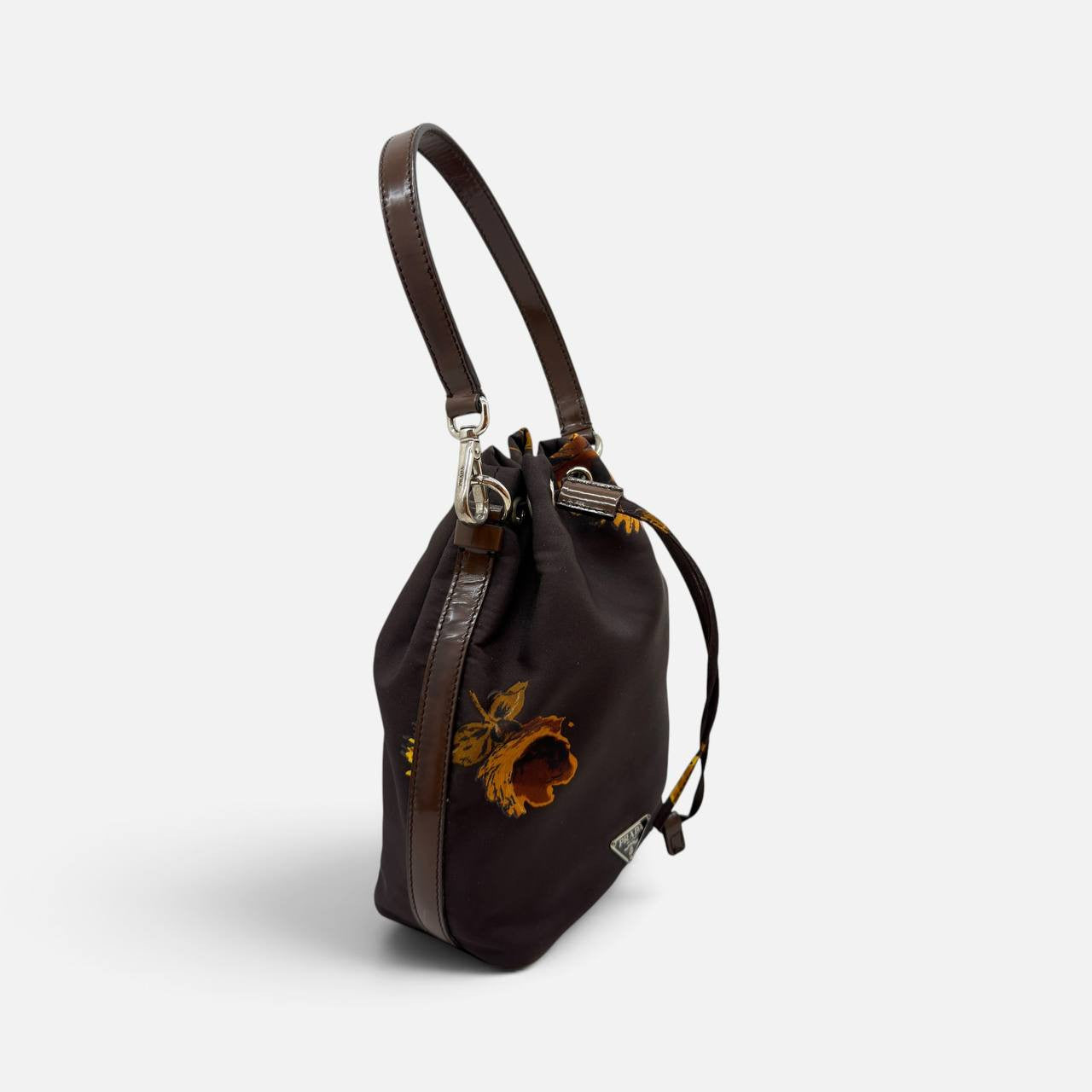 Borsa a secchiello in Re-Nylon