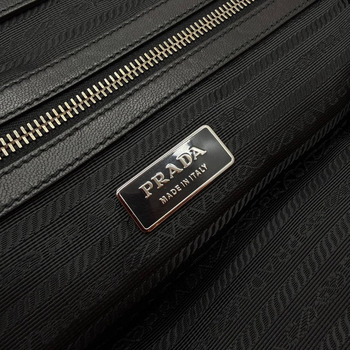 Borsa a spalla goffrata