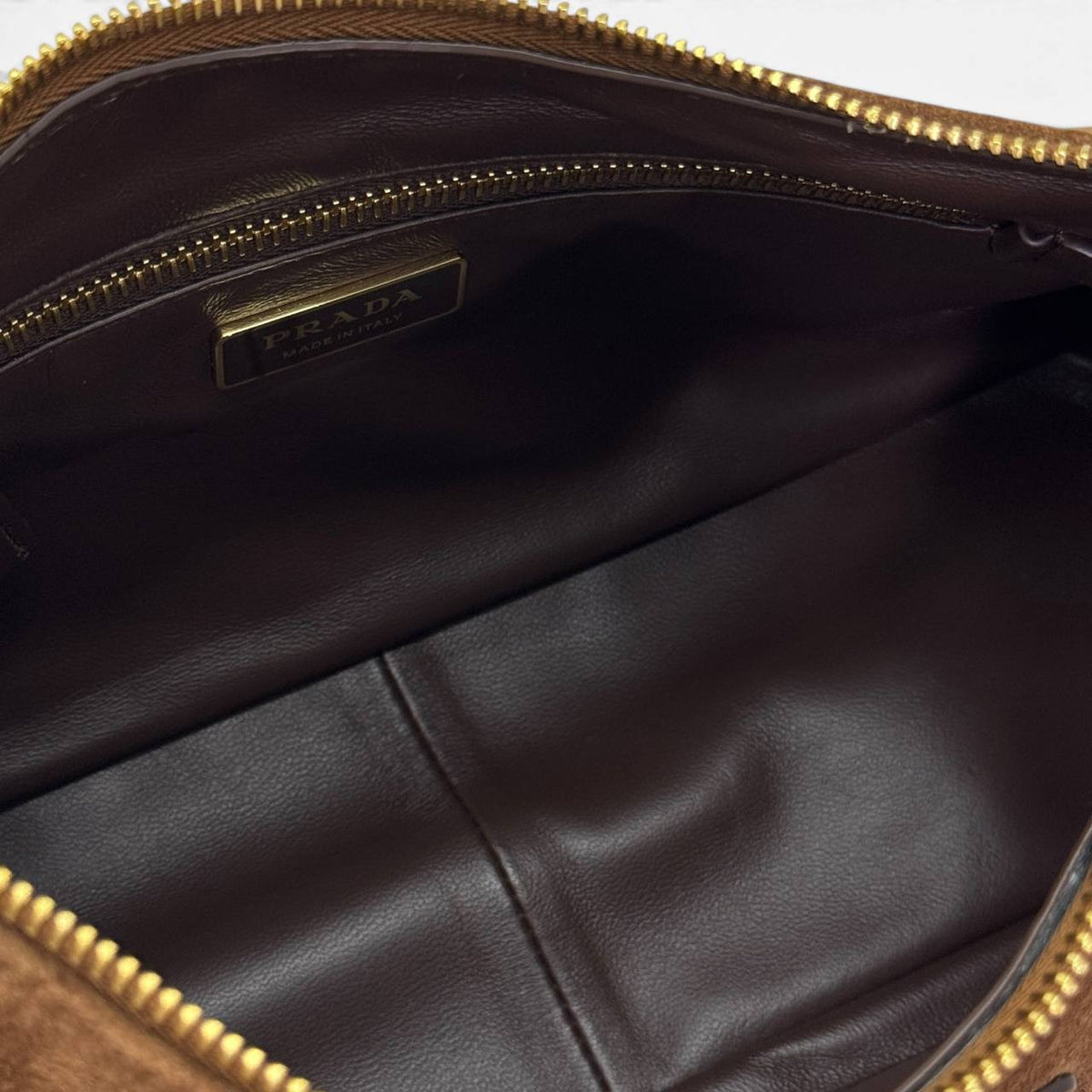 Borsa a spalla Prada Aimée medium in pelle scamosciata