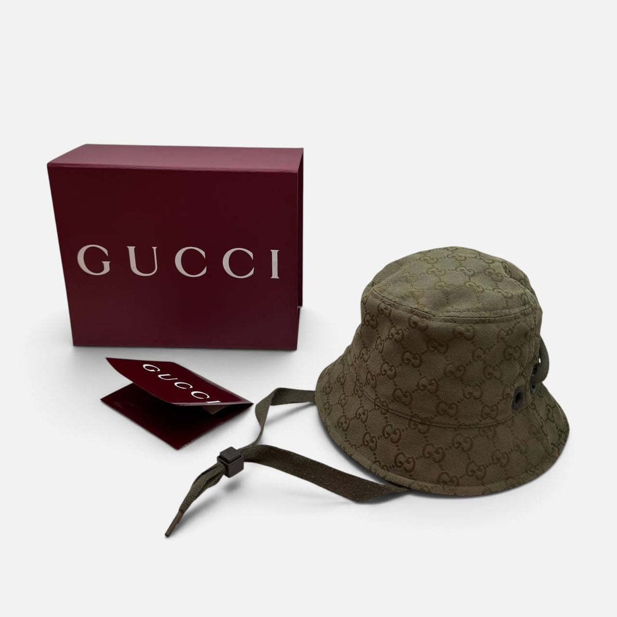 Cappello da pescatore con laccio regolabile