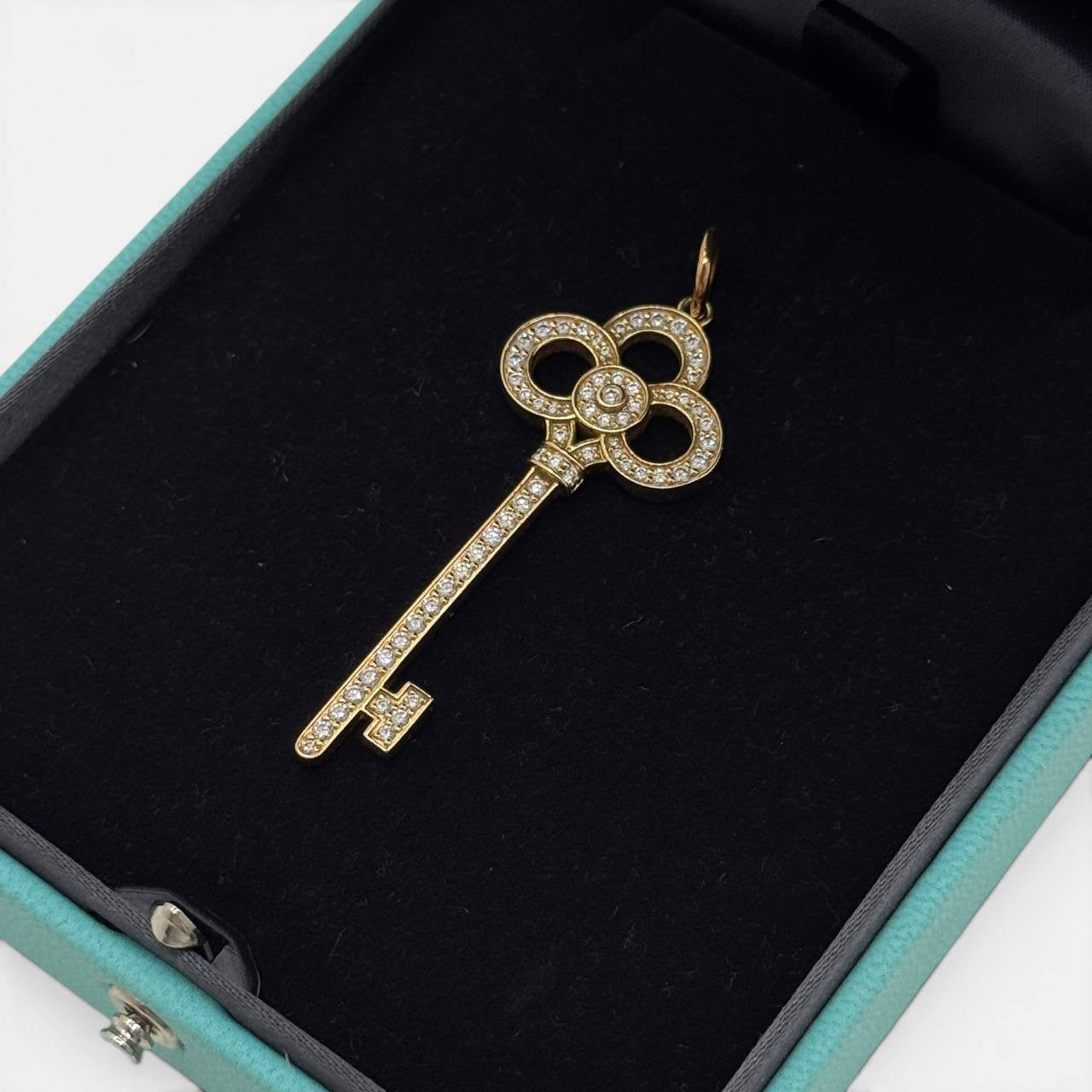 Chiave Crown in oro con pavè di diamanti