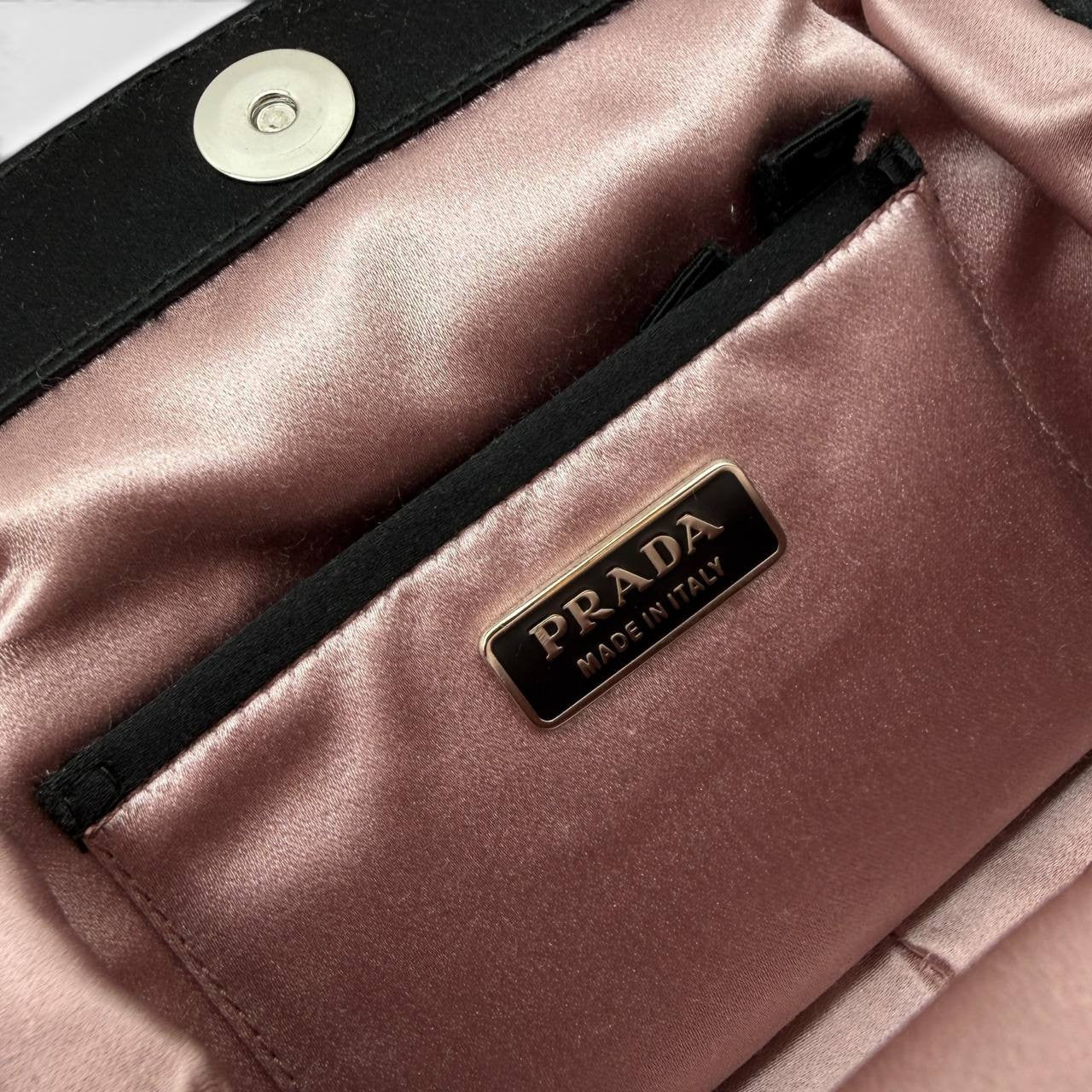 Clutch bag in raso nero
