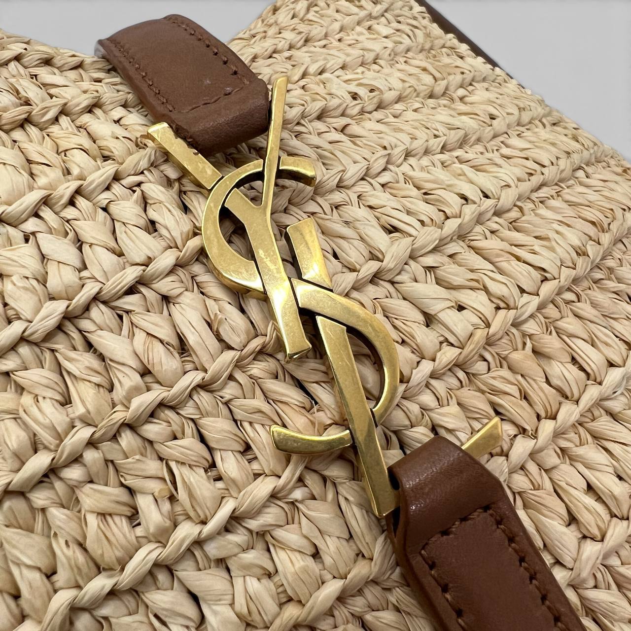 Le 5 a 7 small morbida in raffia e pelle