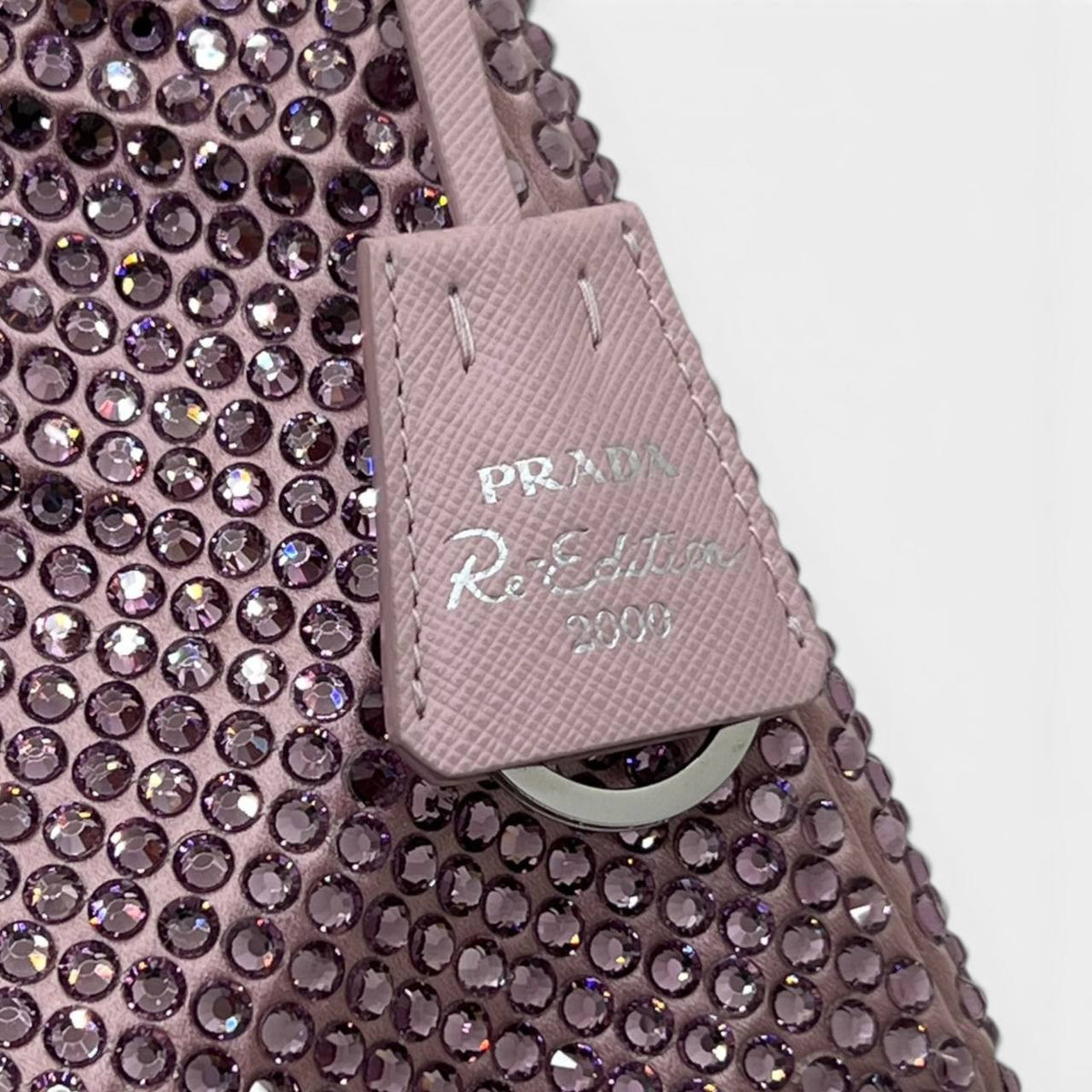 Mini broda Prada Re-Edition 2000 in Re-Nylon con cristalli