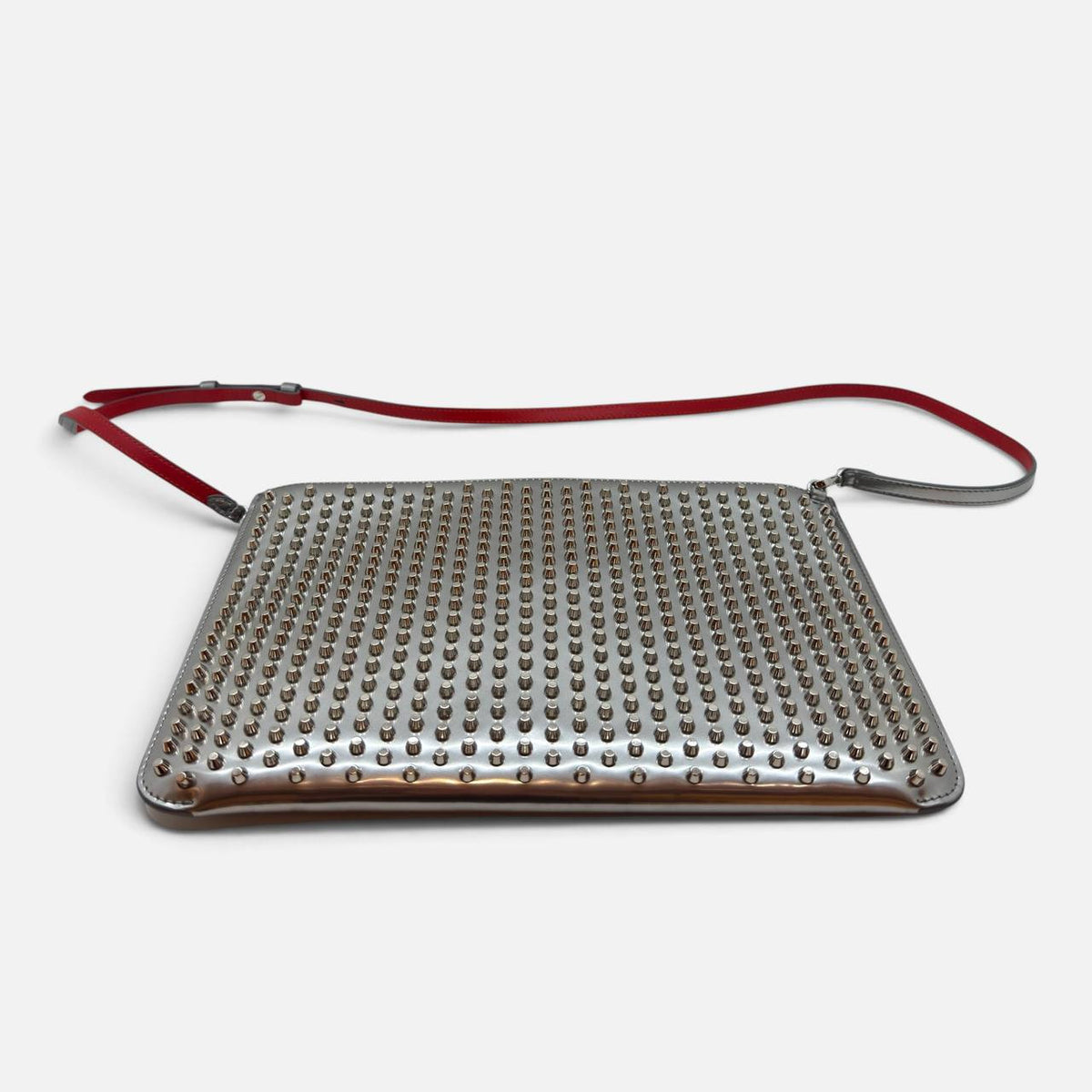 Pochette a tracolla in pelle con borchie