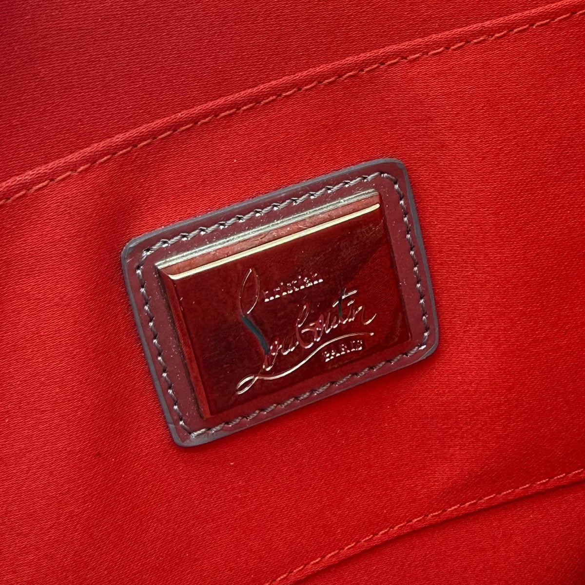 Pochette a tracolla in pelle con borchie