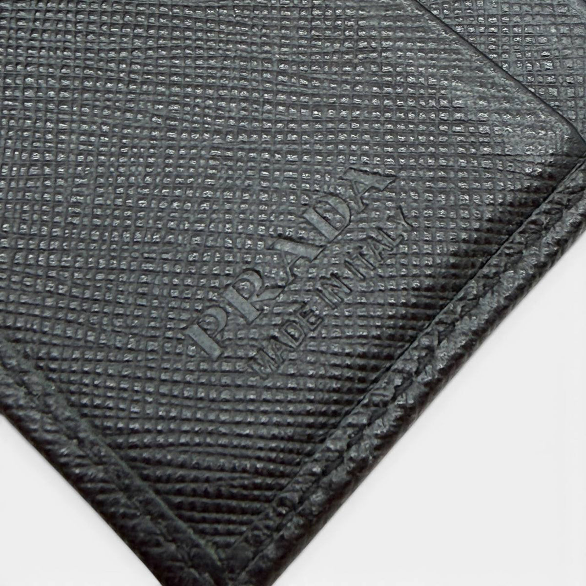 Portafoglio bi-fold in saffiano
