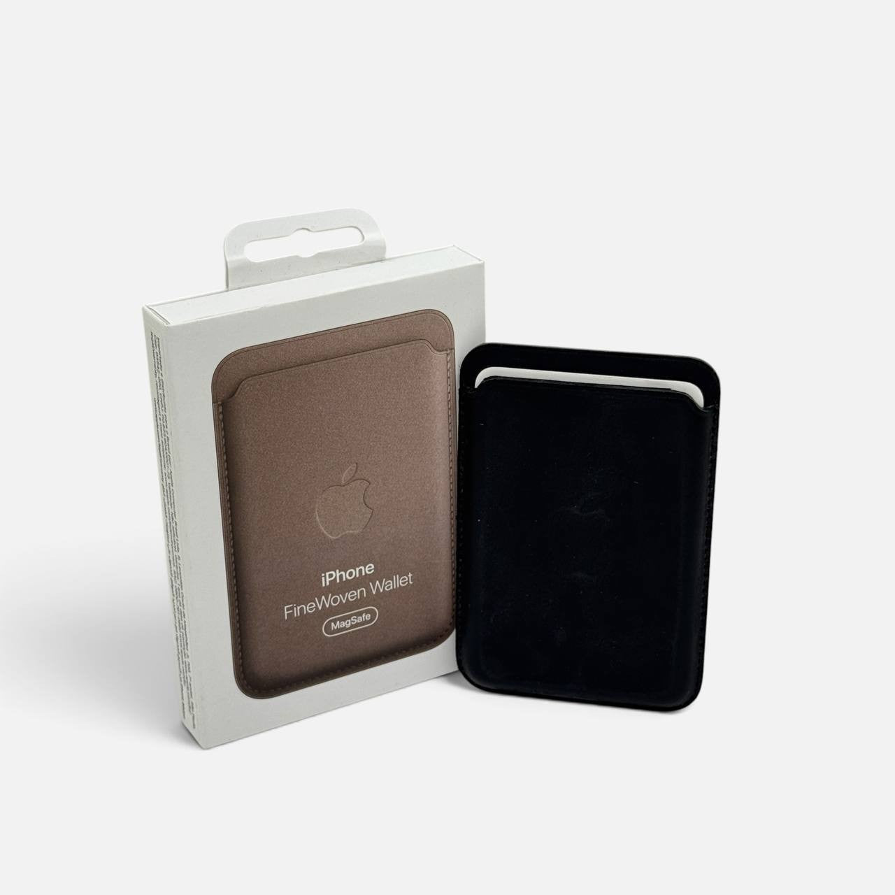 Portafoglio MagSafe in tessuto FineWoven