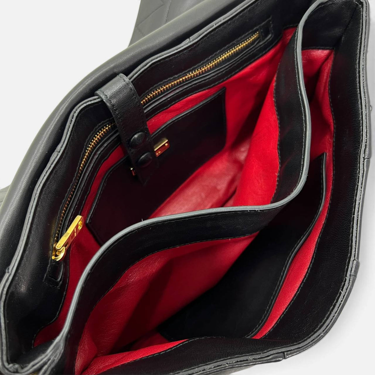 Pouch a tracolla in pelle